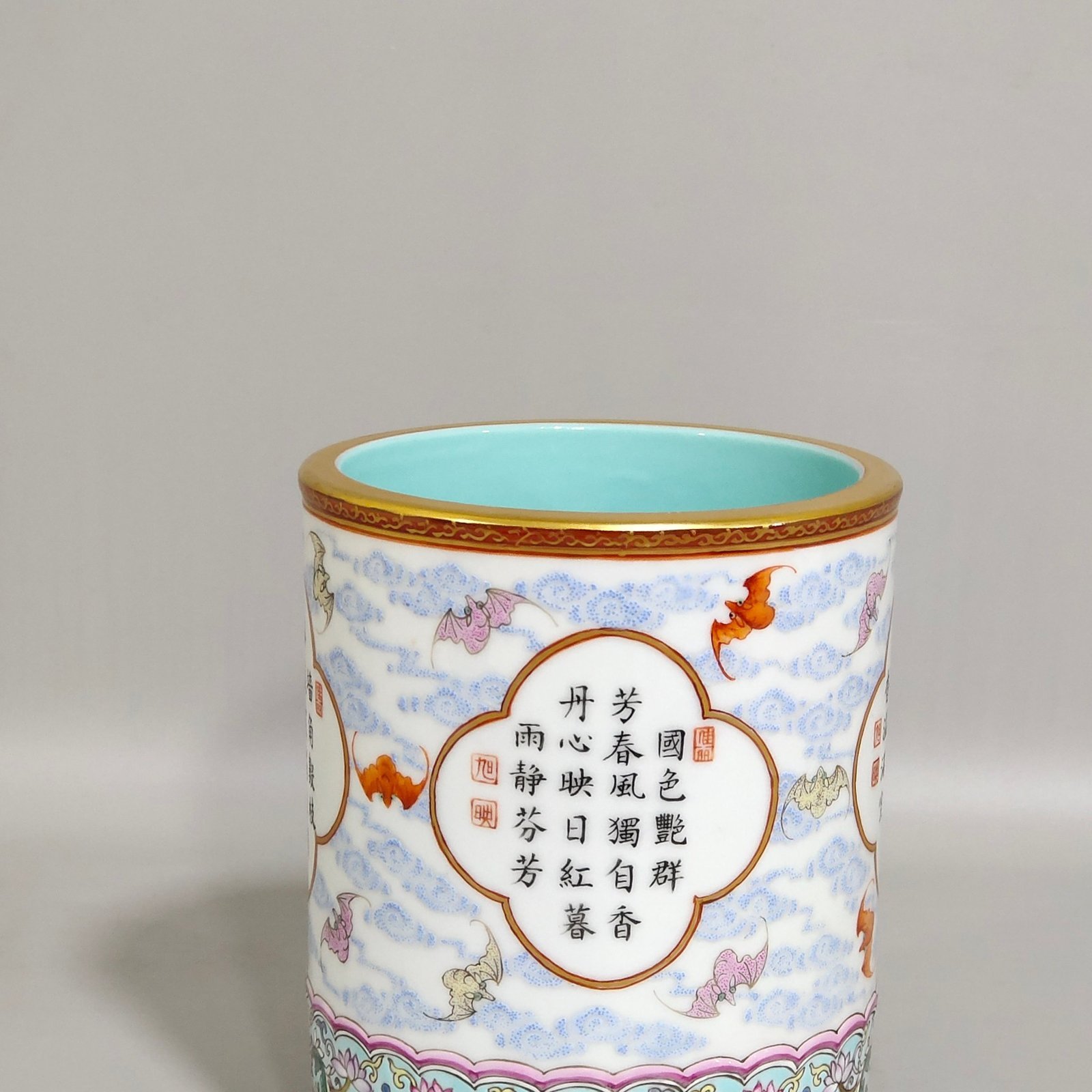 Qing Dynasty Qianlong Yunfu opened the window and wrote poems on the cylinder