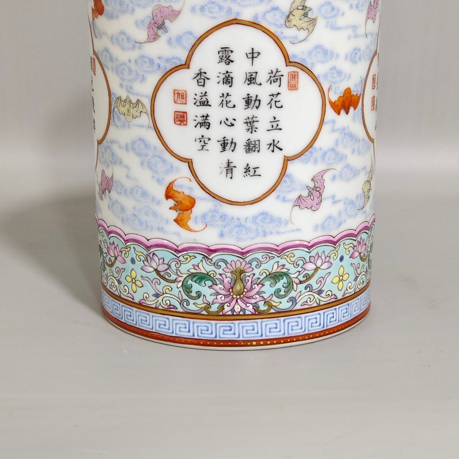 Qing Dynasty Qianlong Yunfu opened the window and wrote poems on the cylinder