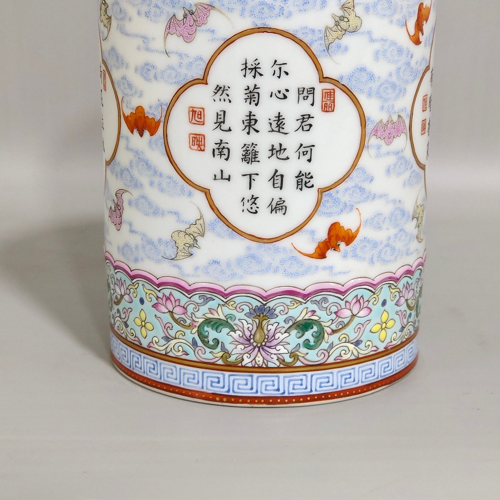 Qing Dynasty Qianlong Yunfu opened the window and wrote poems on the cylinder
