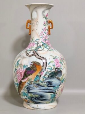 Qing Dynasty Qianlong cloud pattern amphorae