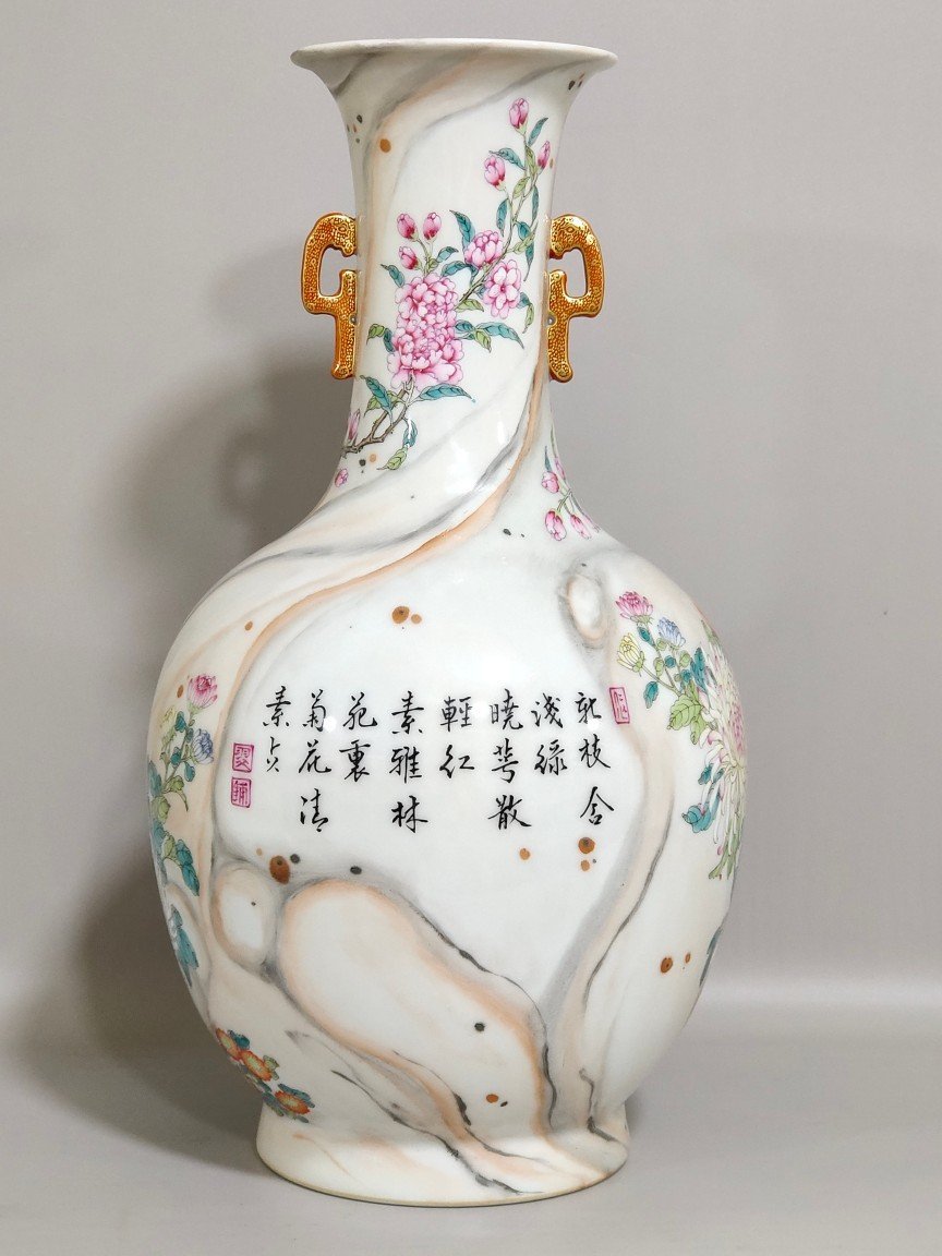 Qing Dynasty Qianlong cloud pattern amphorae