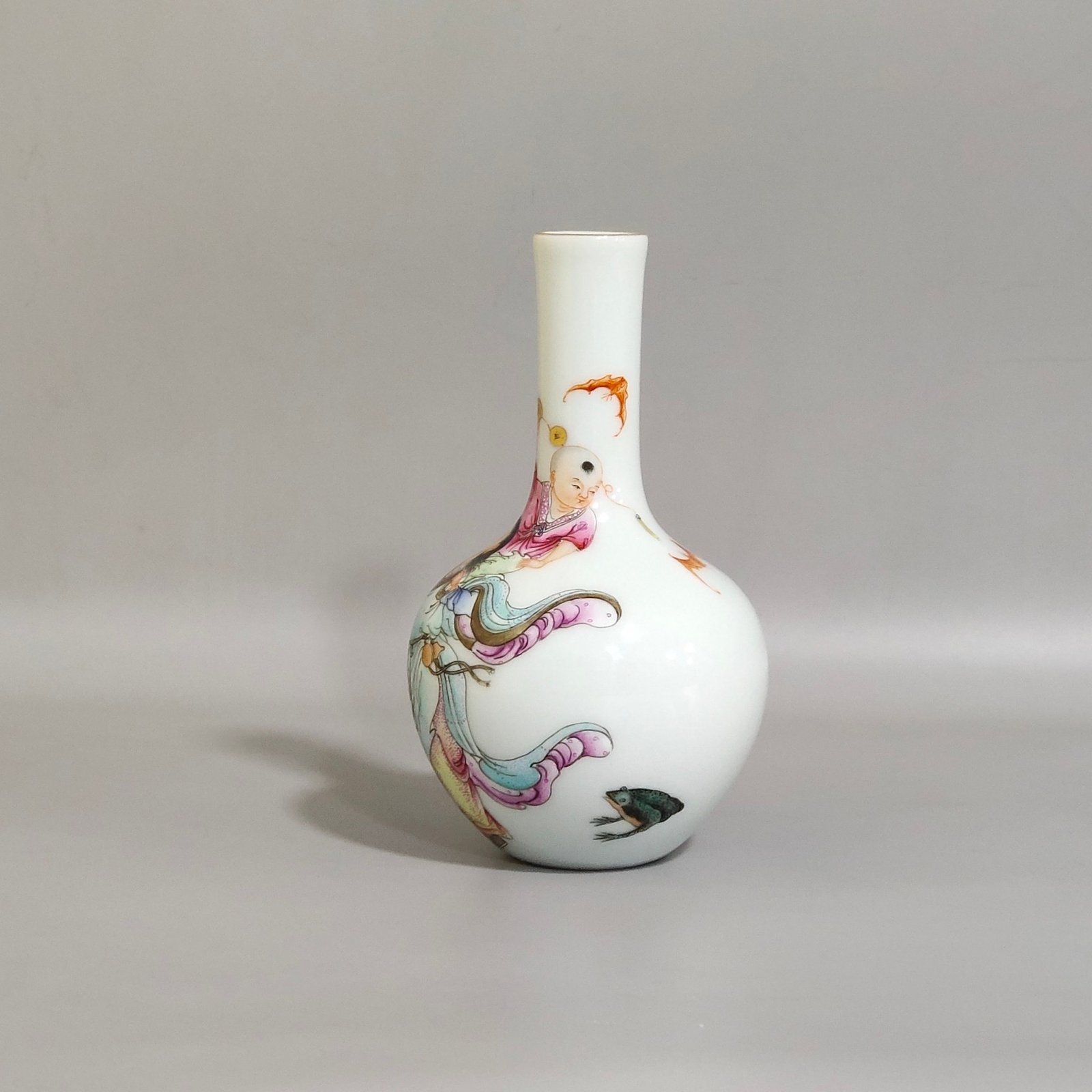 Qing Dynasty Qianlong characters and stories combined with two immortals small celestial vase