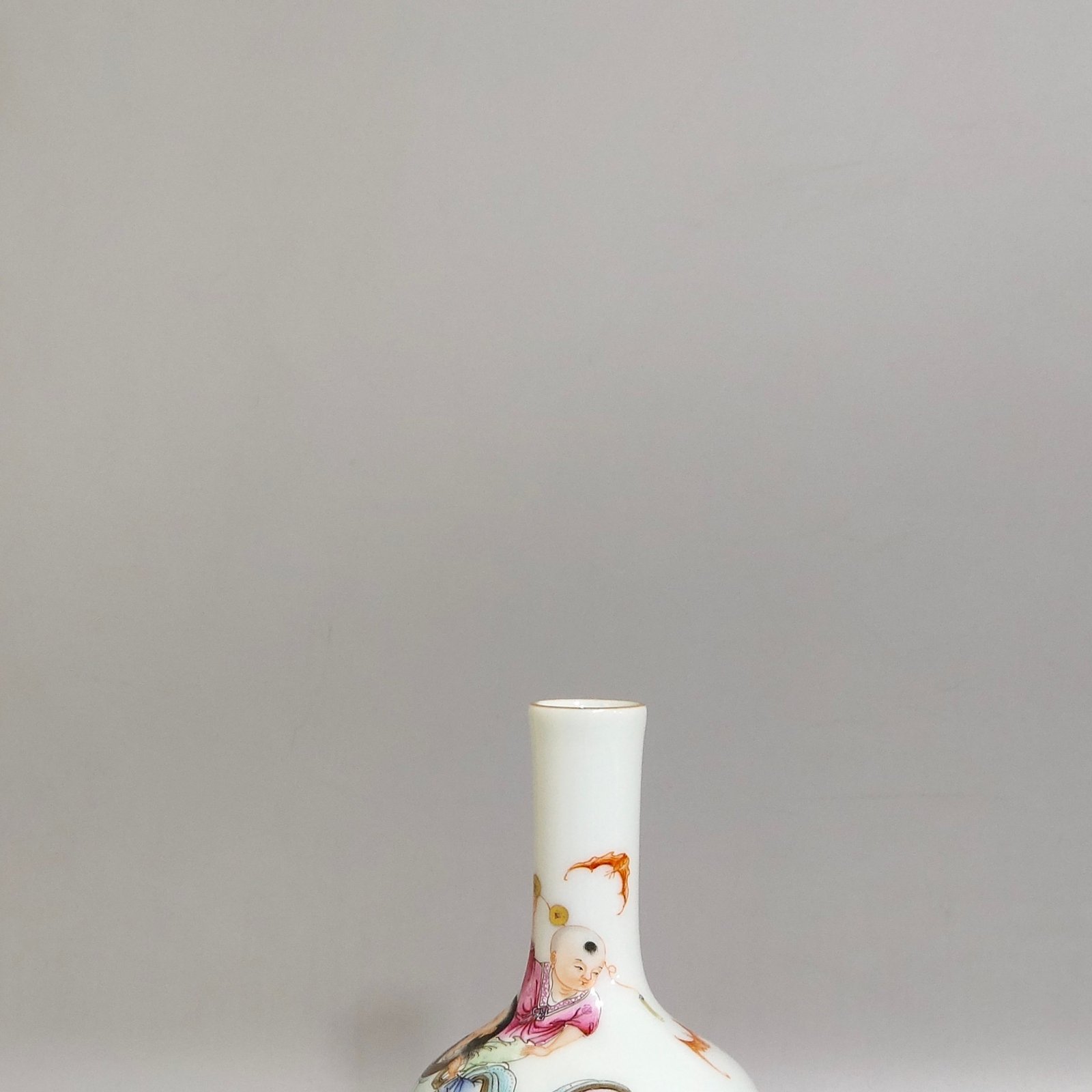 Qing Dynasty Qianlong characters and stories combined with two immortals small celestial vase