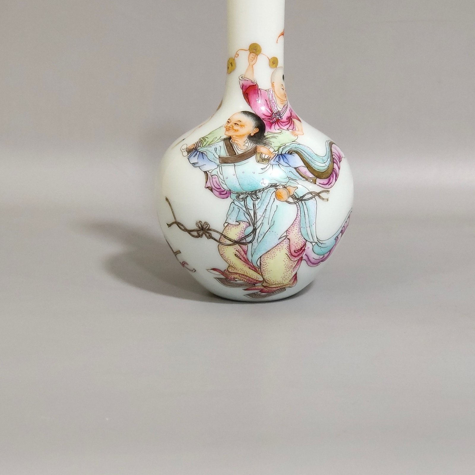 Qing Dynasty Qianlong characters and stories combined with two immortals small celestial vase