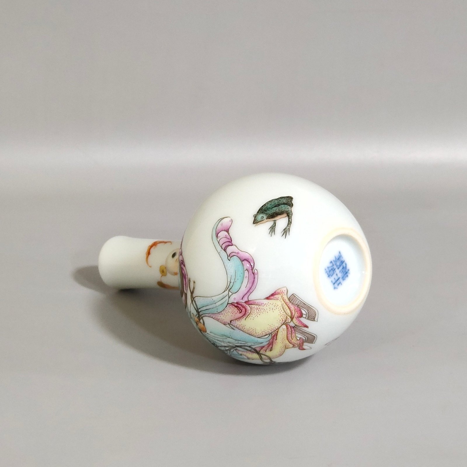 Qing Dynasty Qianlong characters and stories combined with two immortals small celestial vase