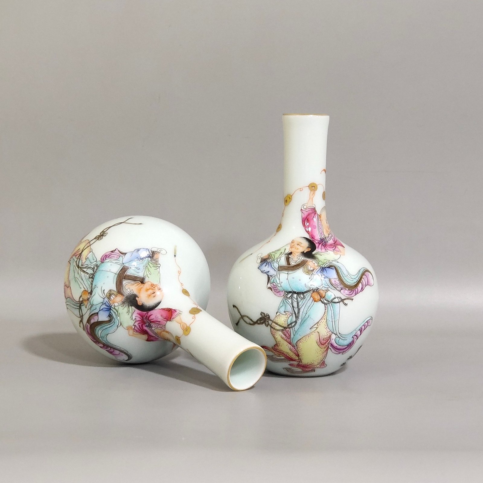 Qing Dynasty Qianlong characters and stories combined with two immortals small celestial vase
