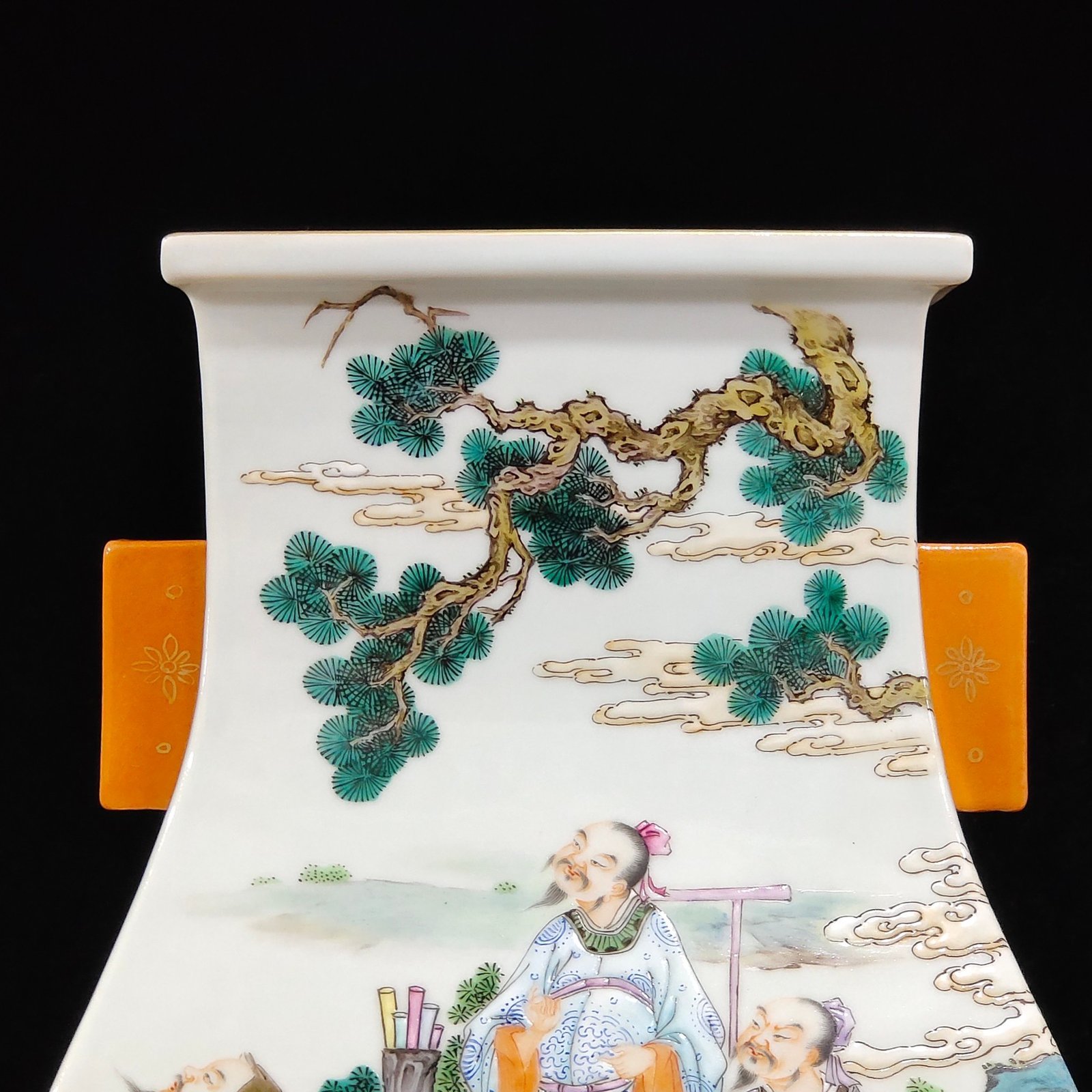 Qing Dynasty Qianlong character story square amphorae