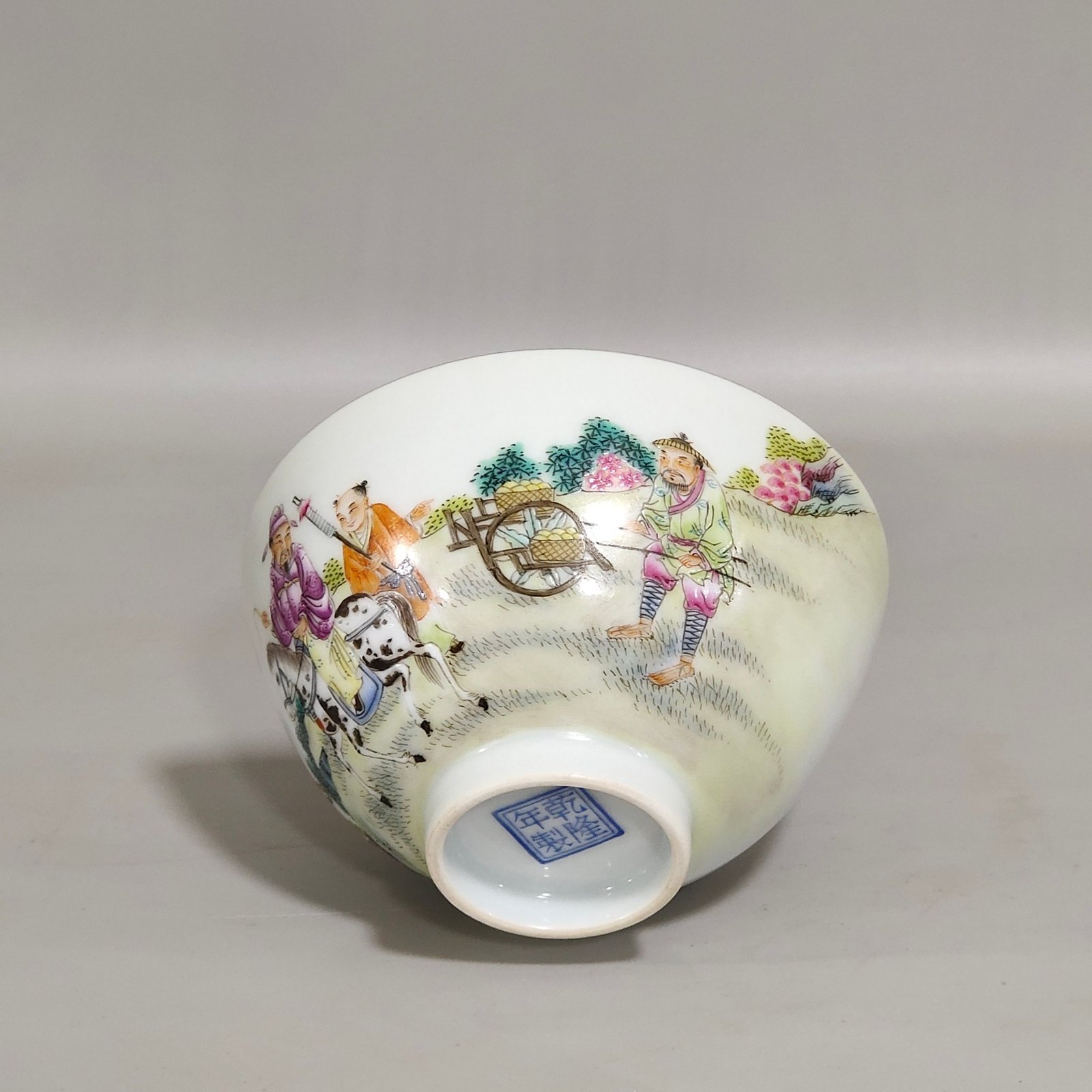 Qing Dynasty Qianlong ‘s character story story cup