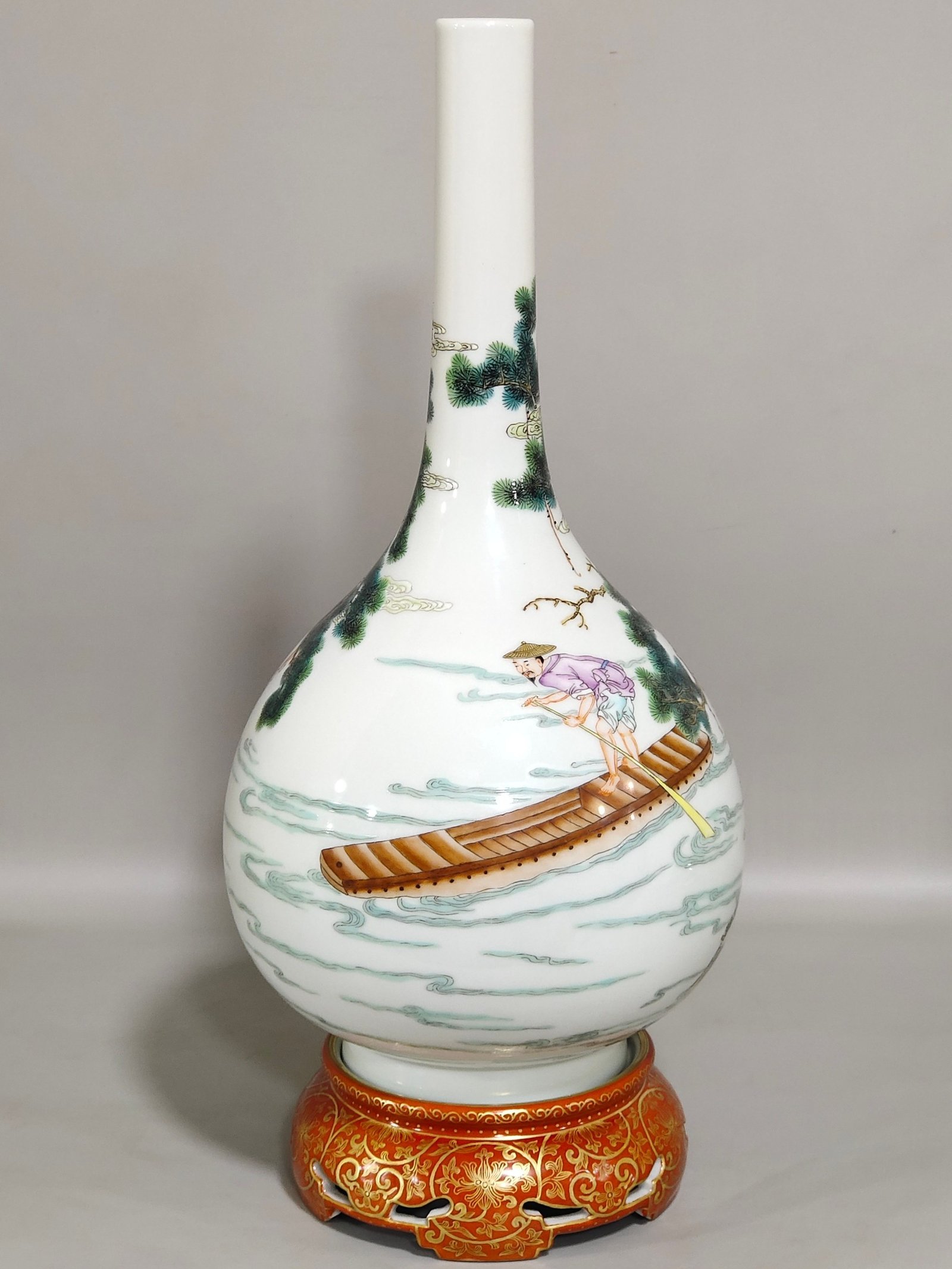 Qing Dynasty Qianlong character story flask with base