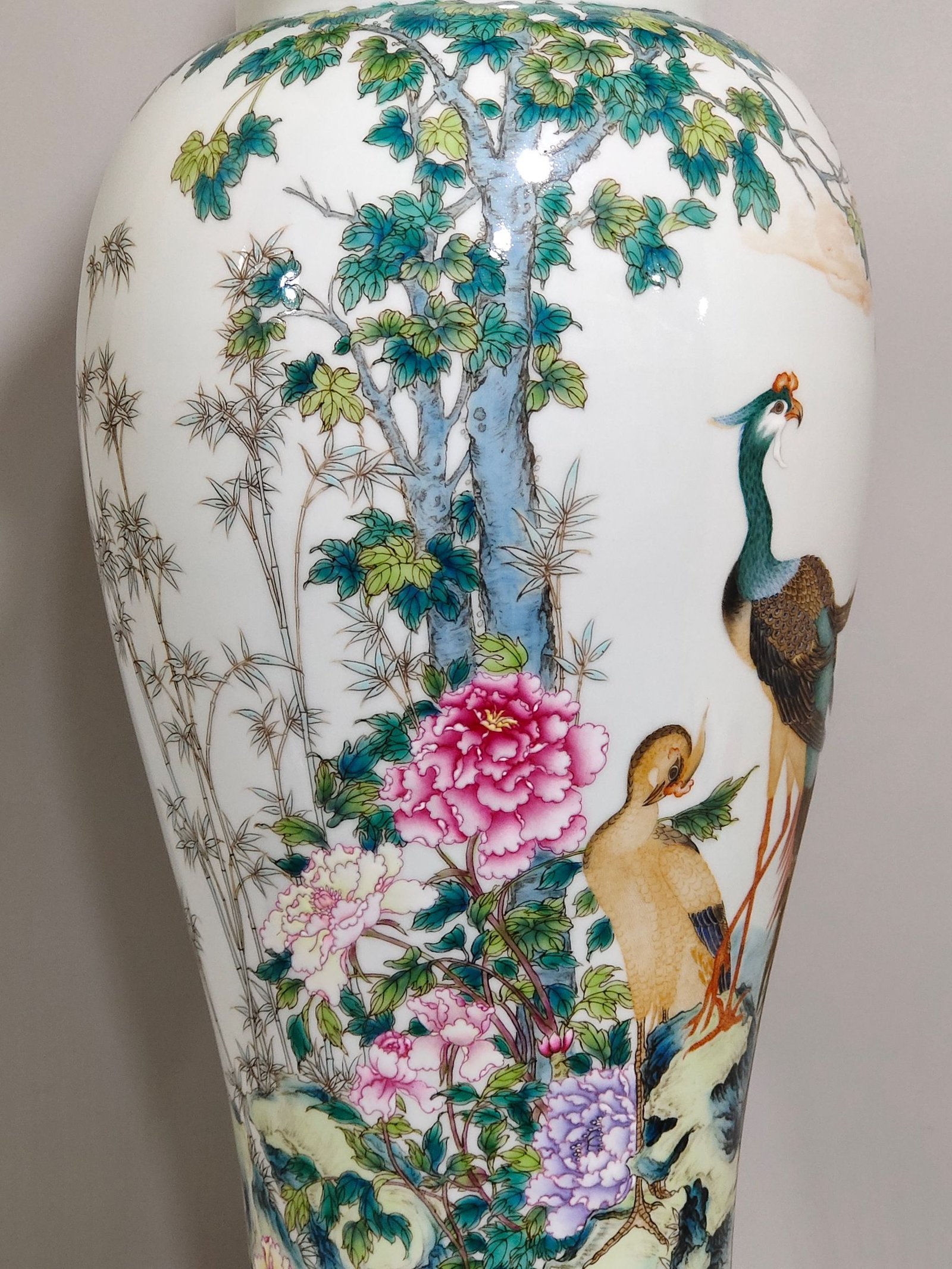 Qing Dynasty Qianlong phoenix peony covered jar