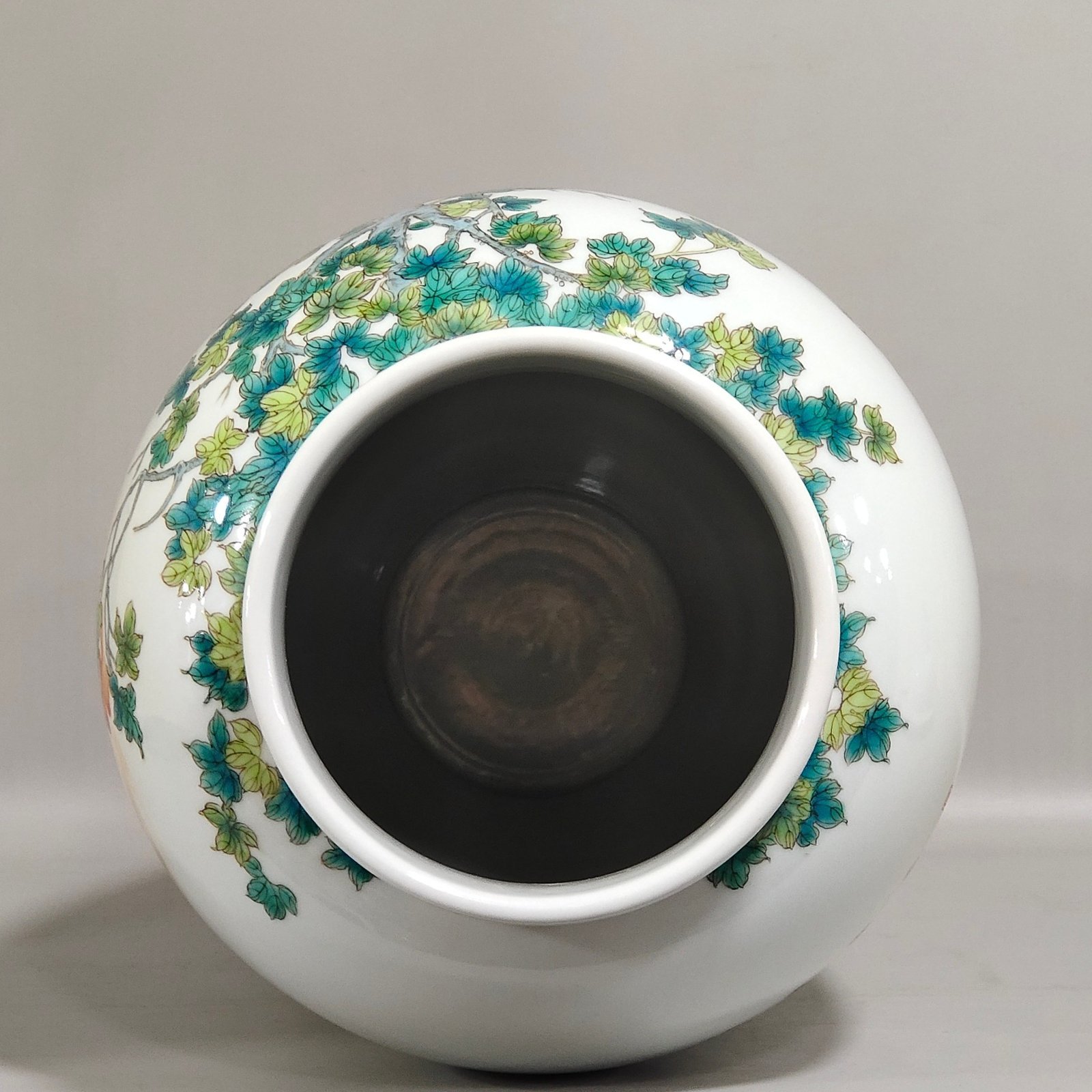 Qing Dynasty Qianlong phoenix peony covered jar