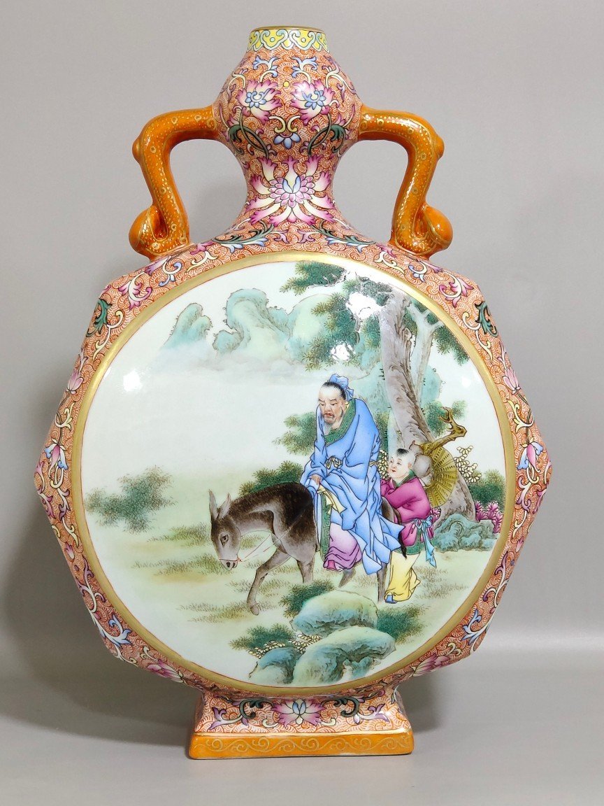 Qing Dynasty Qianlong a window-opening vase