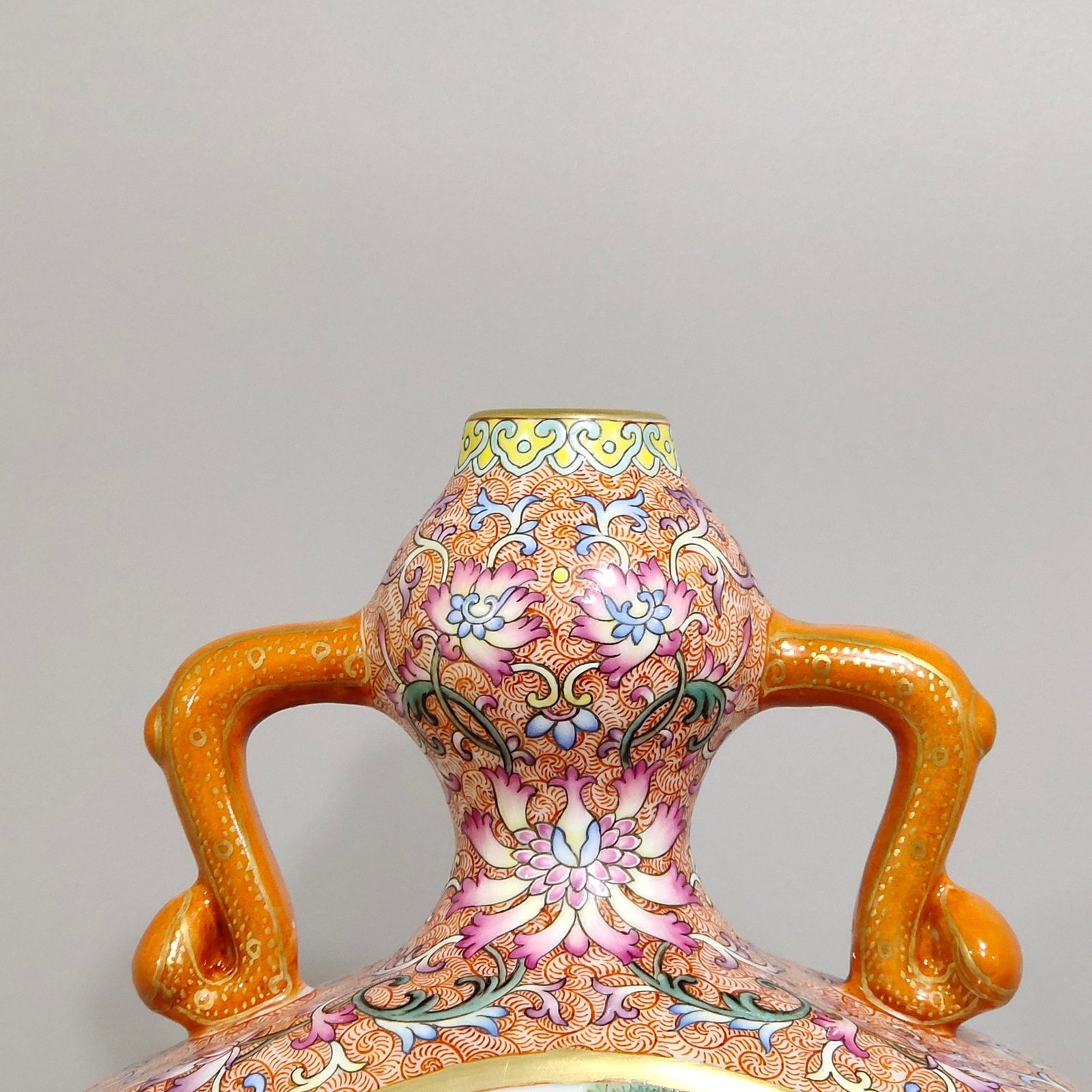 Qing Dynasty Qianlong a window-opening vase