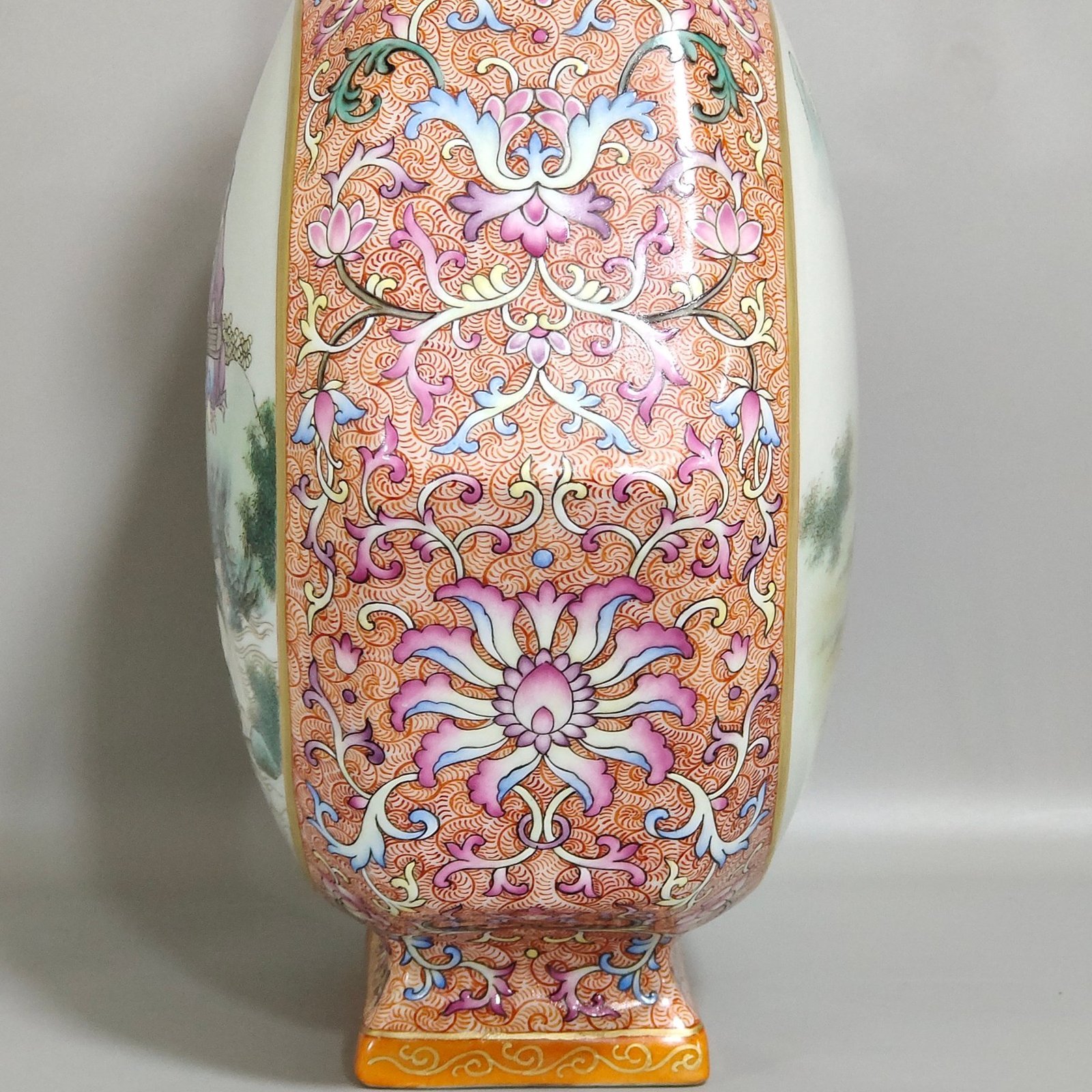 Qing Dynasty Qianlong a window-opening vase