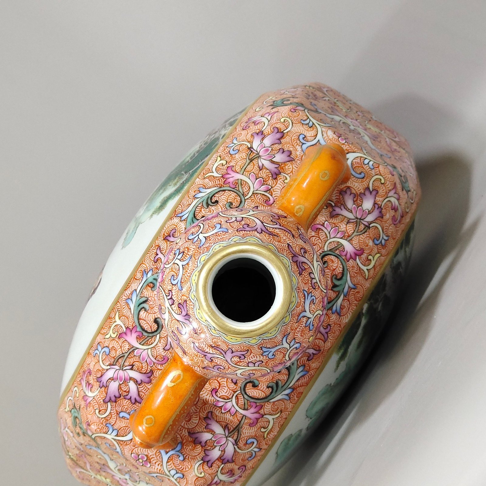 Qing Dynasty Qianlong a window-opening vase