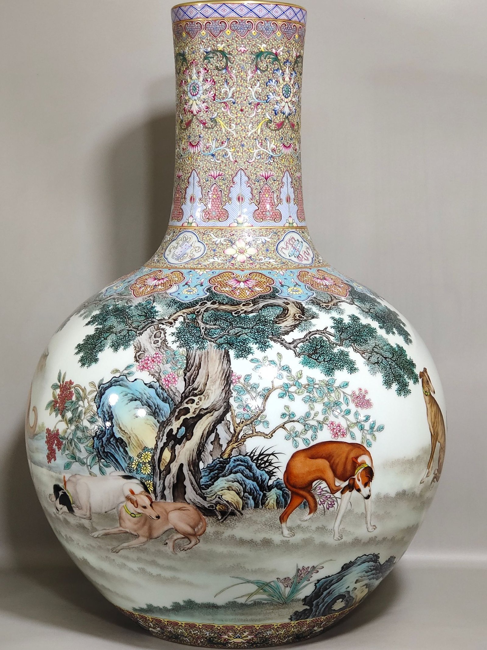 Qing Dynasty Qianlong Gu Yuexuan perfect celestial sphere vase