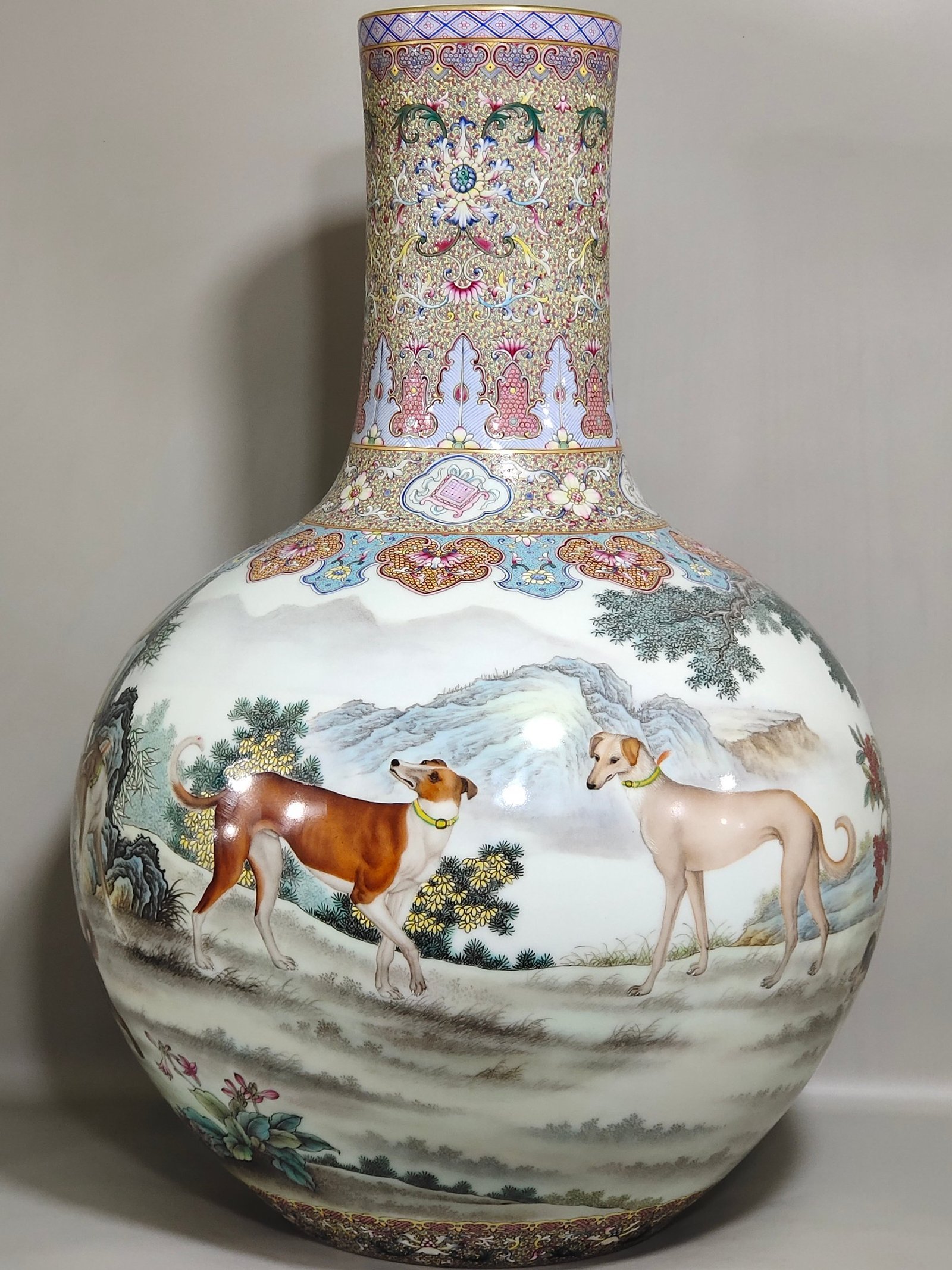 Qing Dynasty Qianlong Gu Yuexuan perfect celestial sphere vase