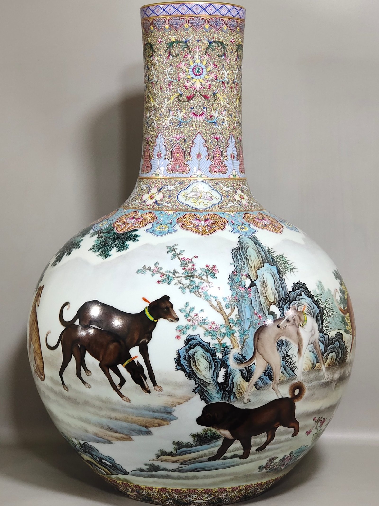 Qing Dynasty Qianlong Gu Yuexuan perfect celestial sphere vase