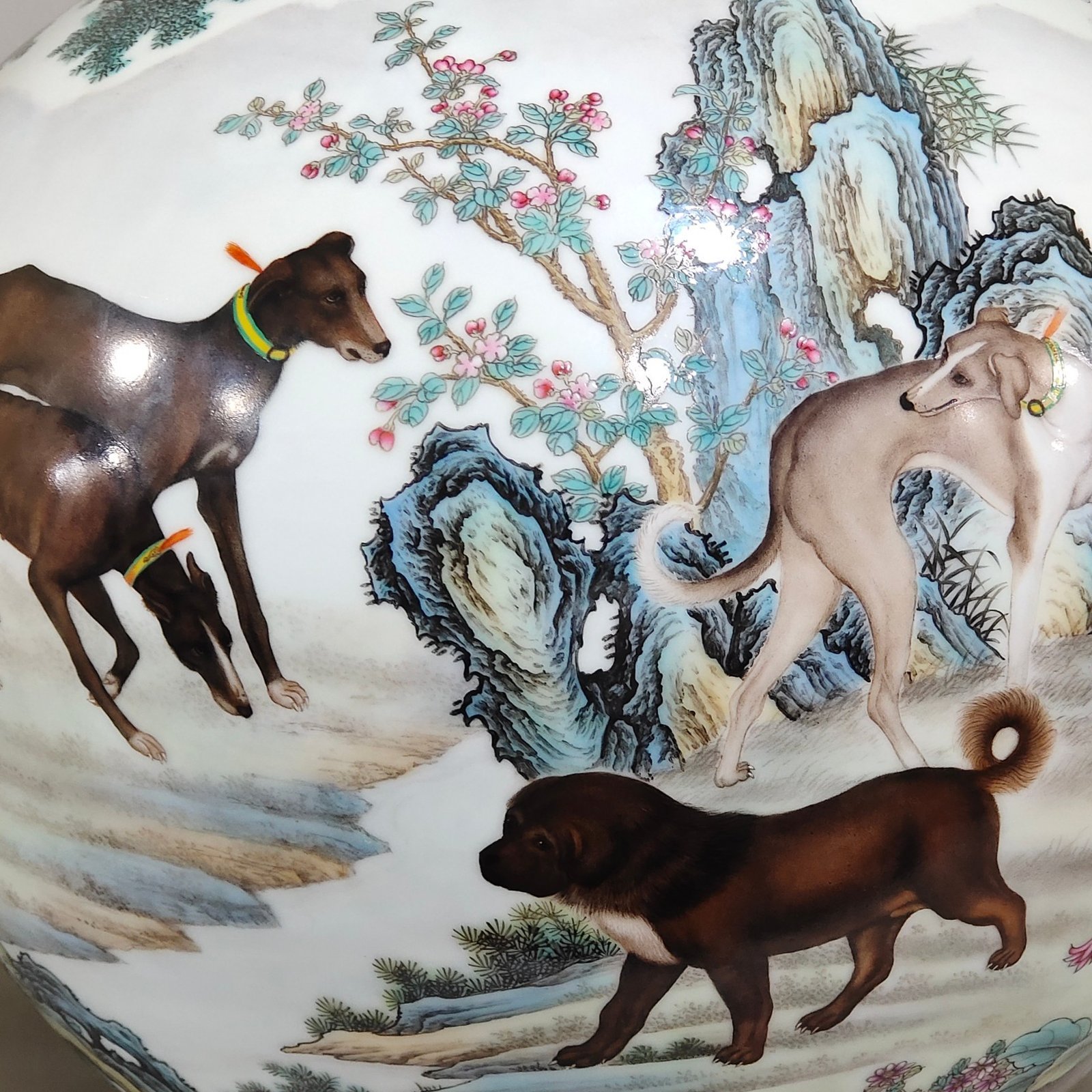 Qing Dynasty Qianlong Gu Yuexuan perfect celestial sphere vase
