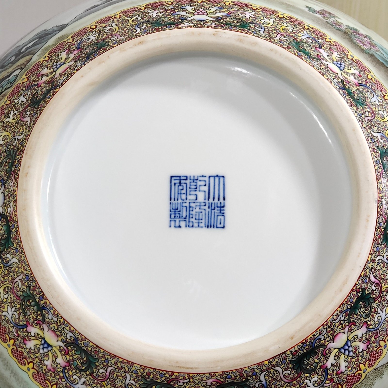 Qing Dynasty Qianlong Gu Yuexuan perfect celestial sphere vase