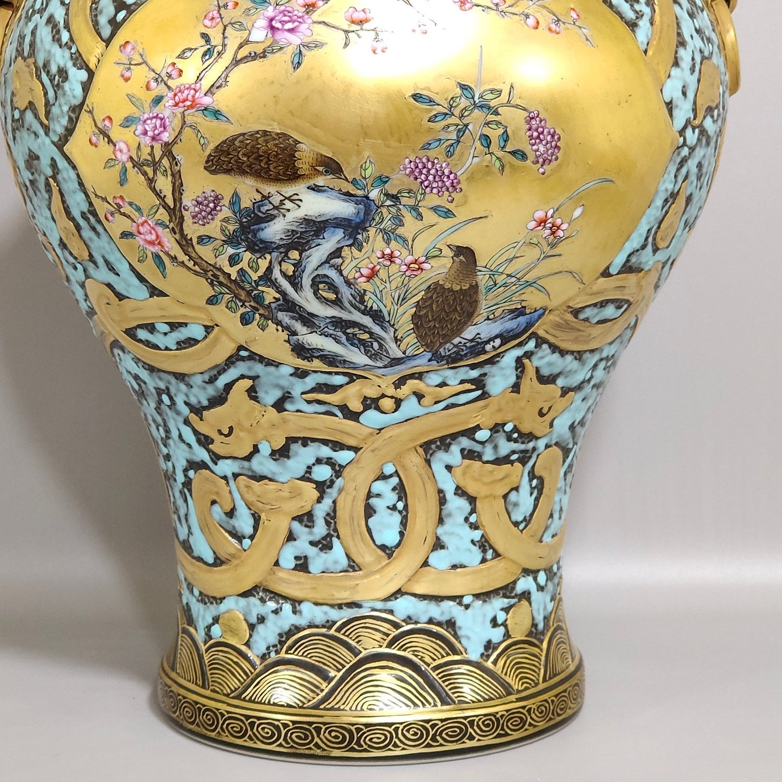 Qing Dynasty Qianlong bronze color embossed gold window amphora
