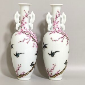 Qing Dynasty Qianlong Xishangmeibiao amphorae vial