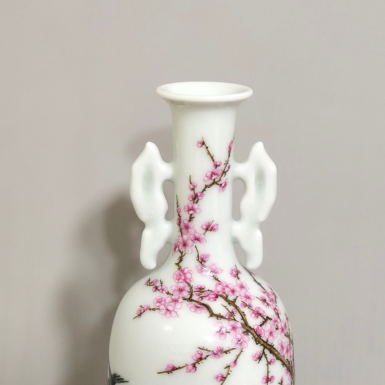 Qing Dynasty Qianlong Xishangmeibiao amphorae vial