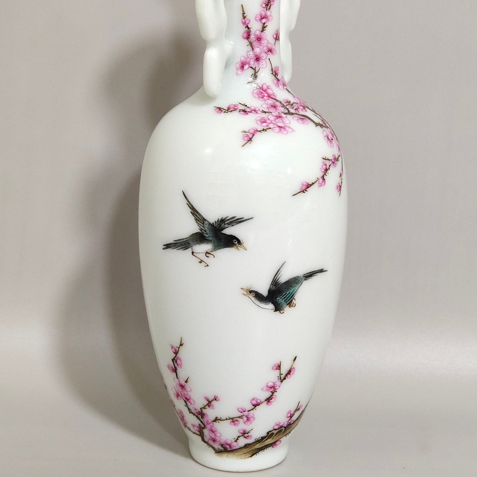 Qing Dynasty Qianlong Xishangmeibiao amphorae vial