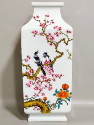 Qing Dynasty Qianlong a square vase with a poem inscribed on his eyebrows