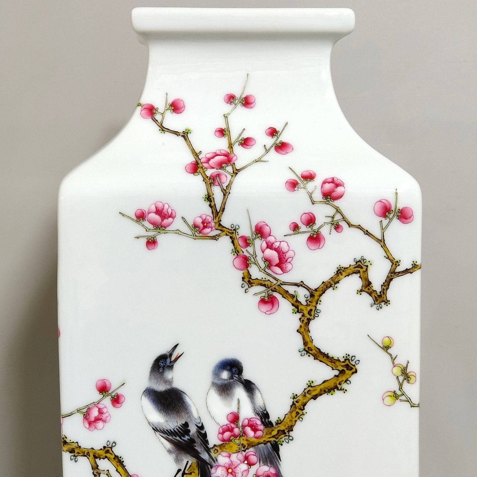 Qing Dynasty Qianlong a square vase with a poem inscribed on his eyebrows