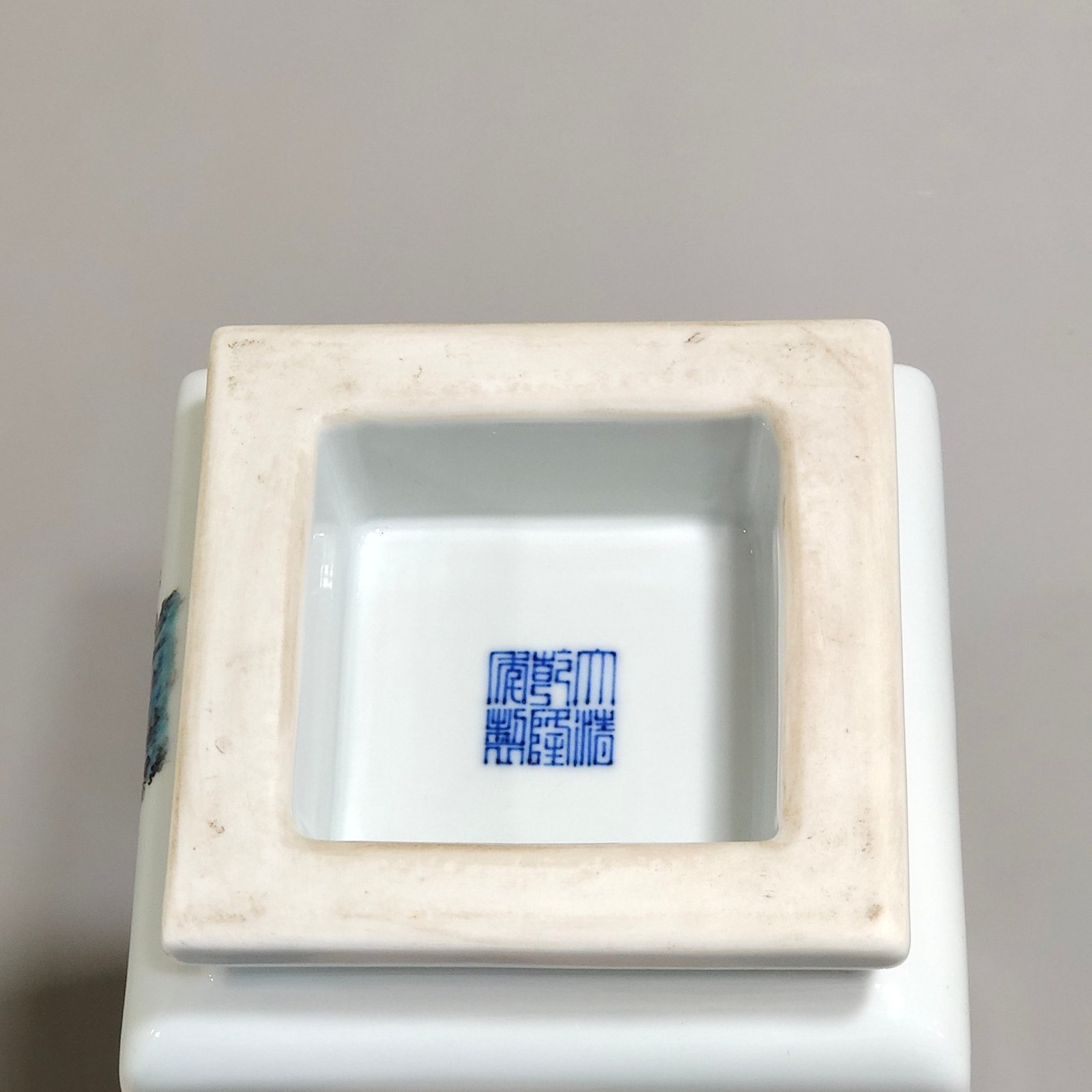 Qing Dynasty Qianlong a square vase with a poem inscribed on his eyebrows