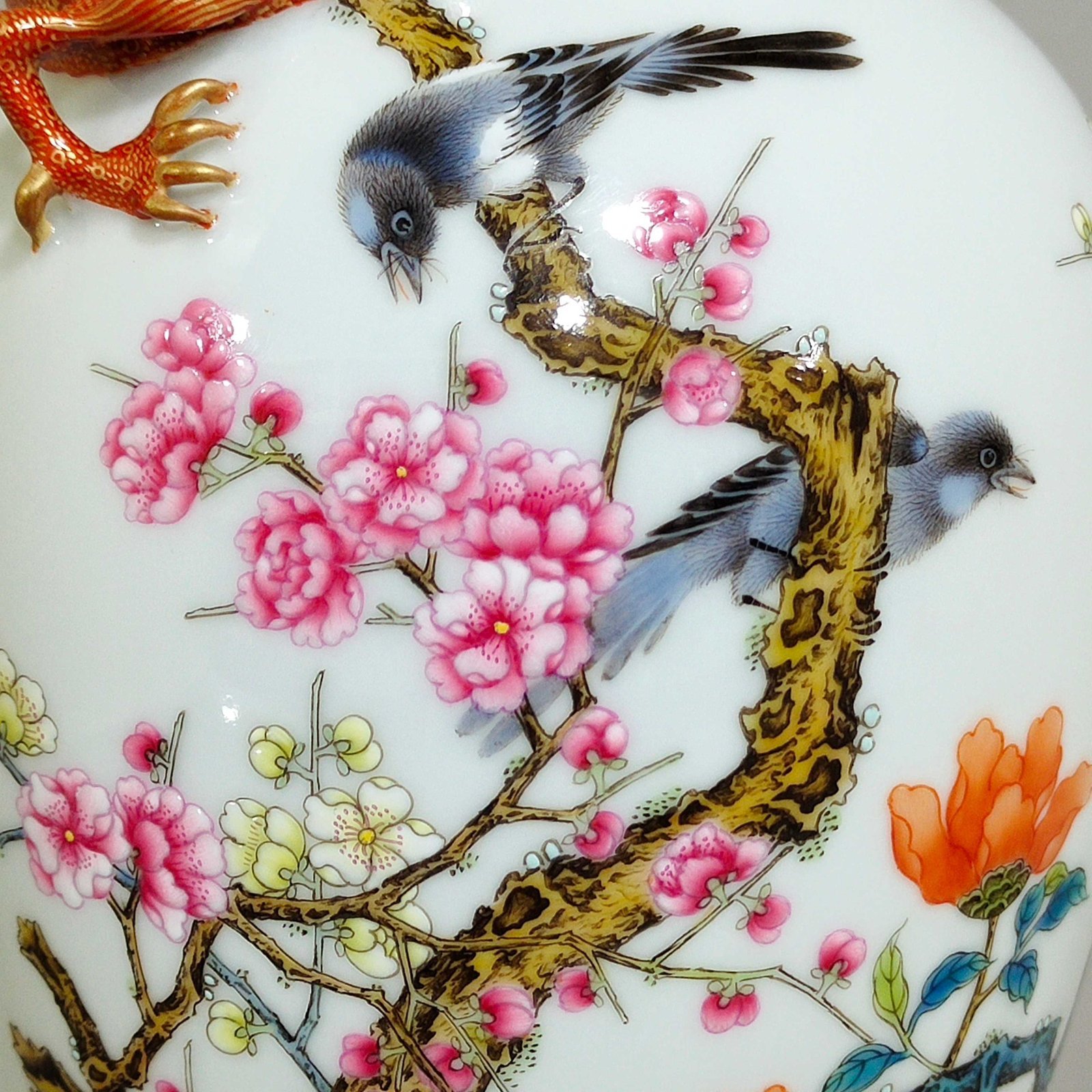 Qing Dynasty Qianlong was very happy and inscribed a poem on the Panlong vase