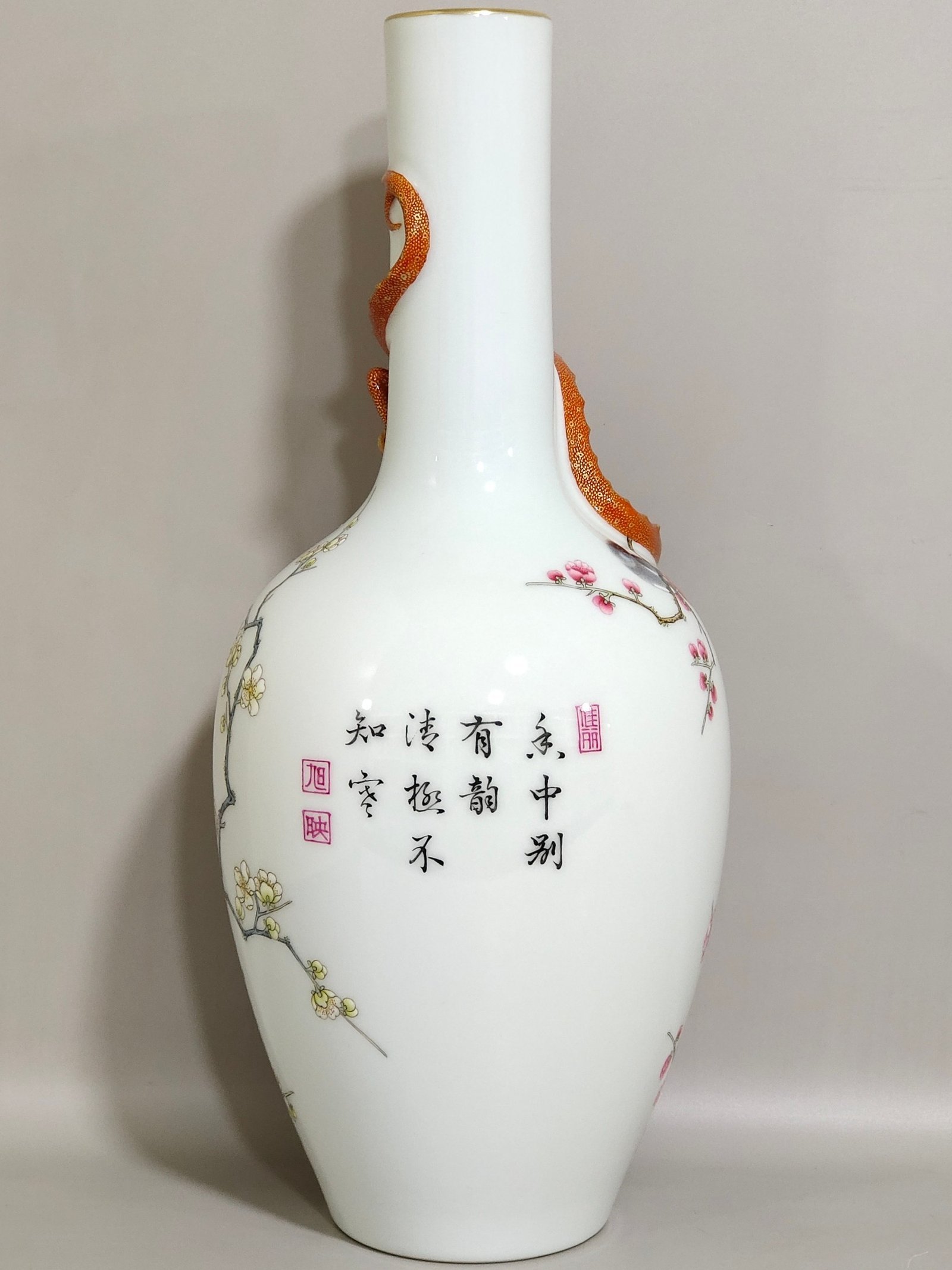 Qing Dynasty Qianlong was very happy and inscribed a poem on the Panlong vase