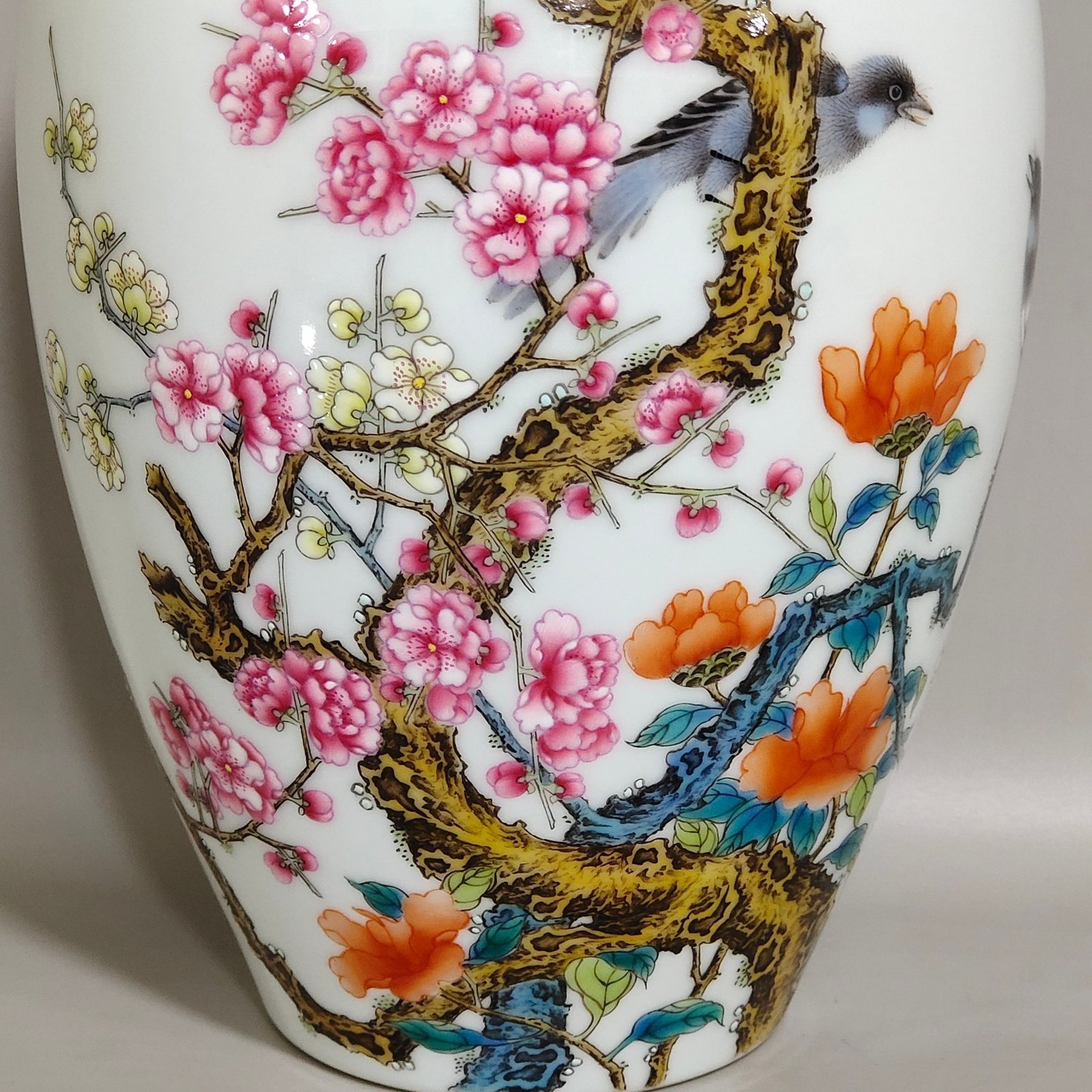 Qing Dynasty Qianlong was very happy and inscribed a poem on the Panlong vase