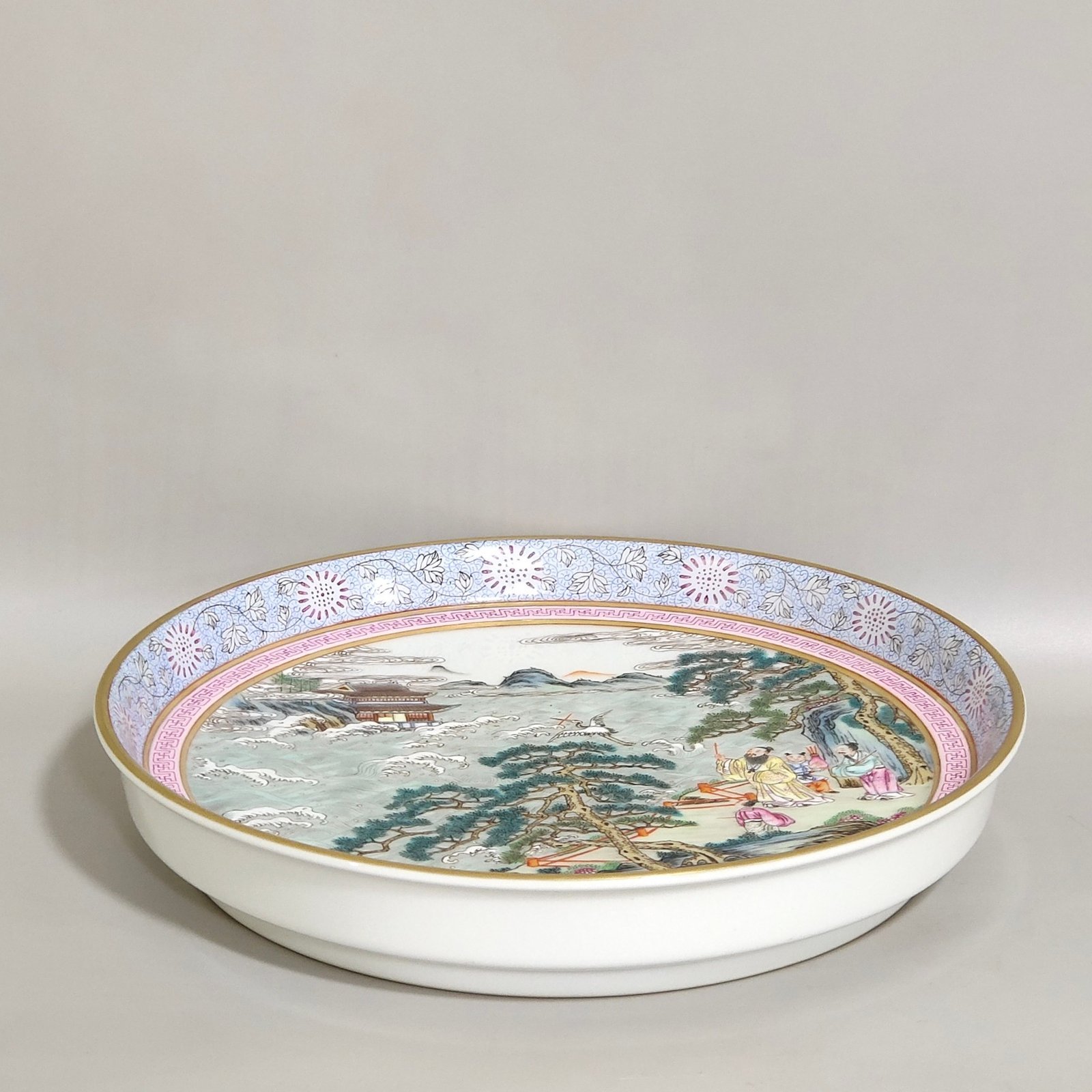 Qing Dynasty Qianlong multi-character “Haiwu Tim” chip plate