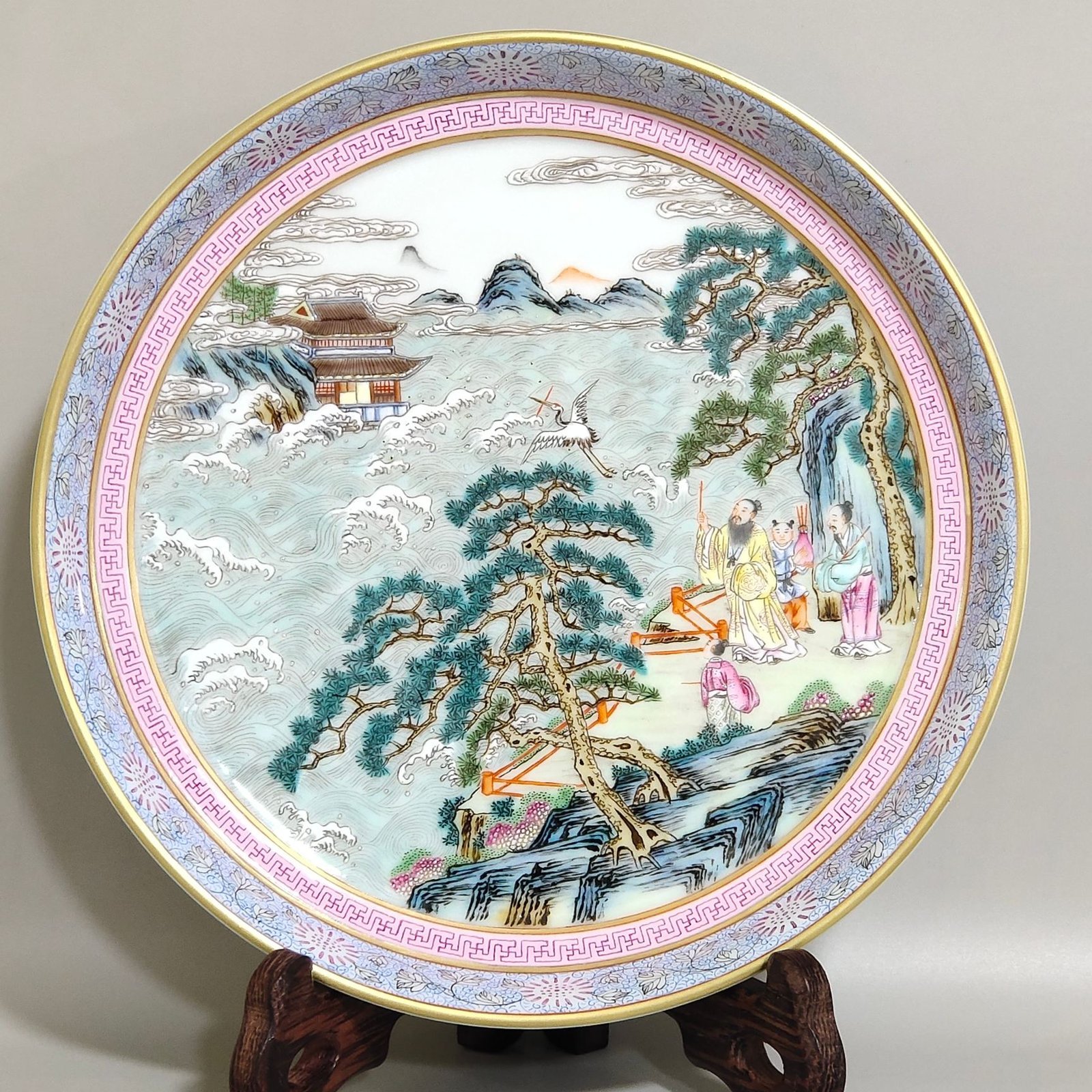 Qing Dynasty Qianlong multi-character “Haiwu Tim” chip plate