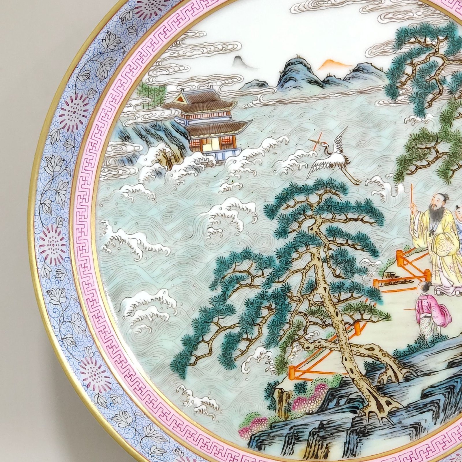 Qing Dynasty Qianlong multi-character “Haiwu Tim” chip plate