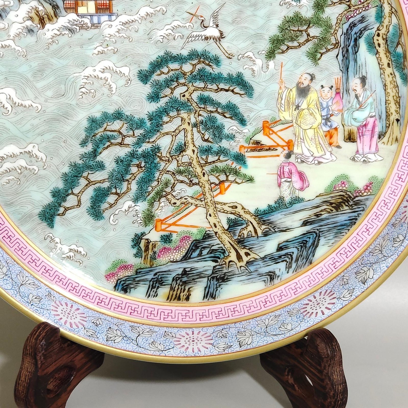 Qing Dynasty Qianlong multi-character “Haiwu Tim” chip plate