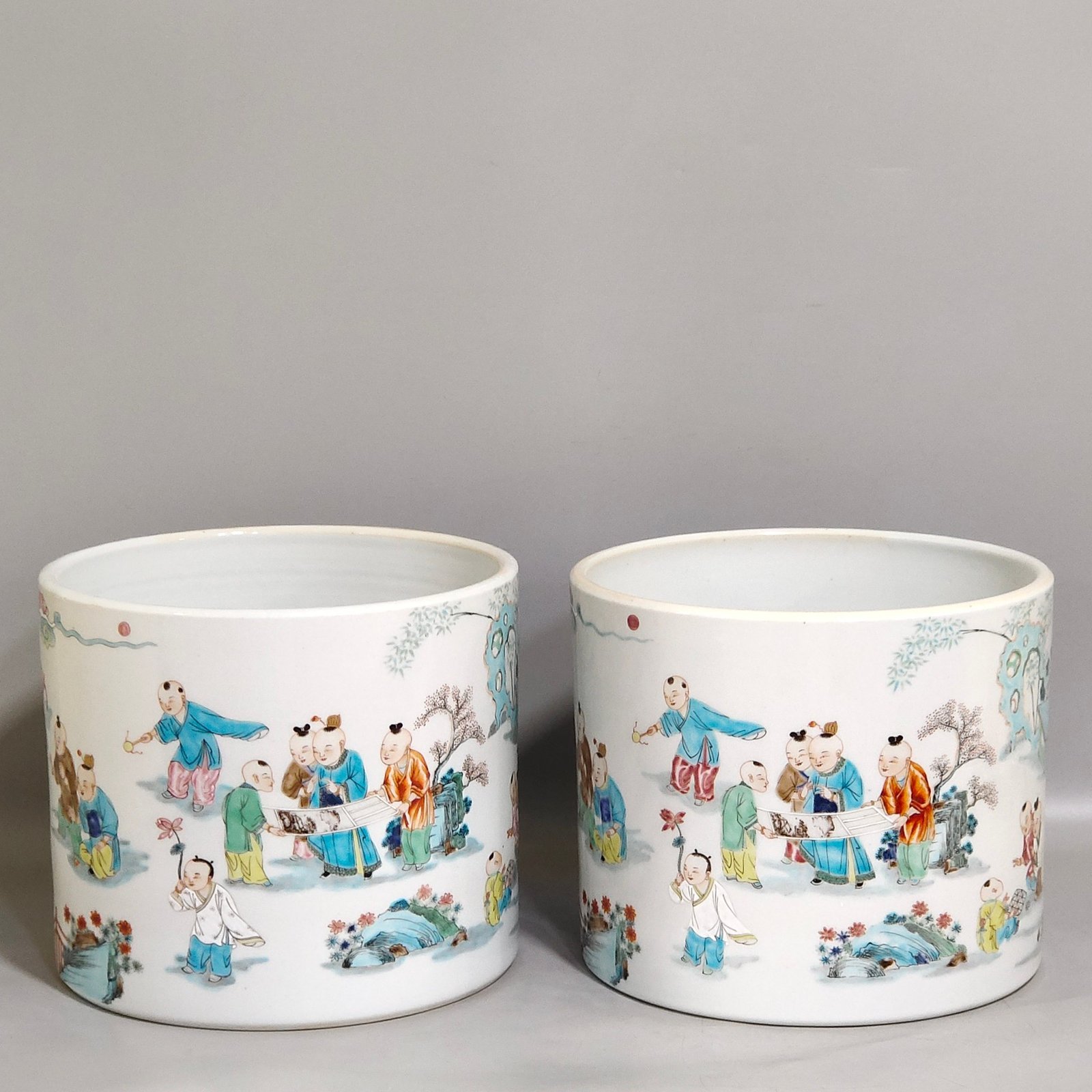 Qing Dynasty Qianlong Infant Play Painting Pen Holder