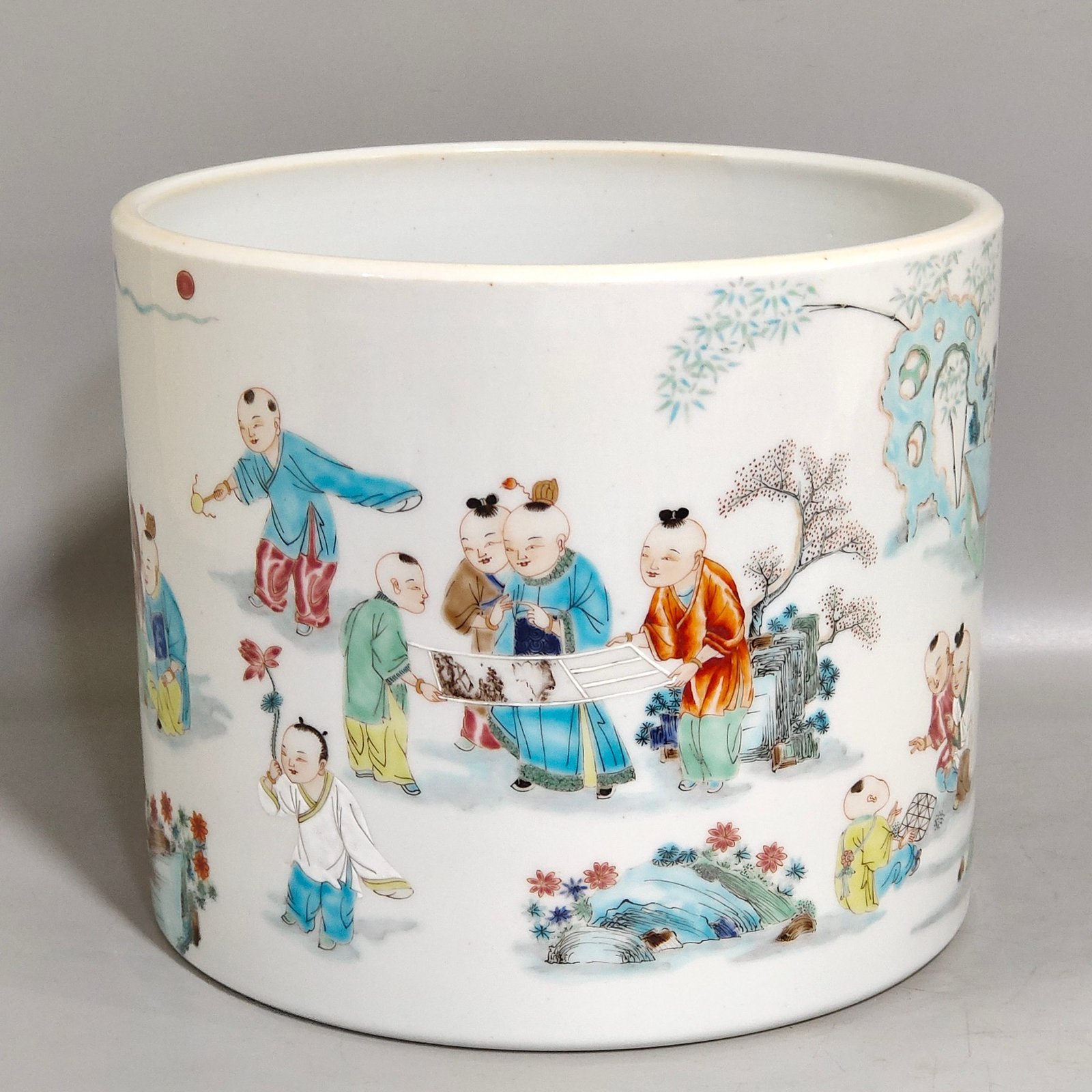 Qing Dynasty Qianlong Infant Play Painting Pen Holder