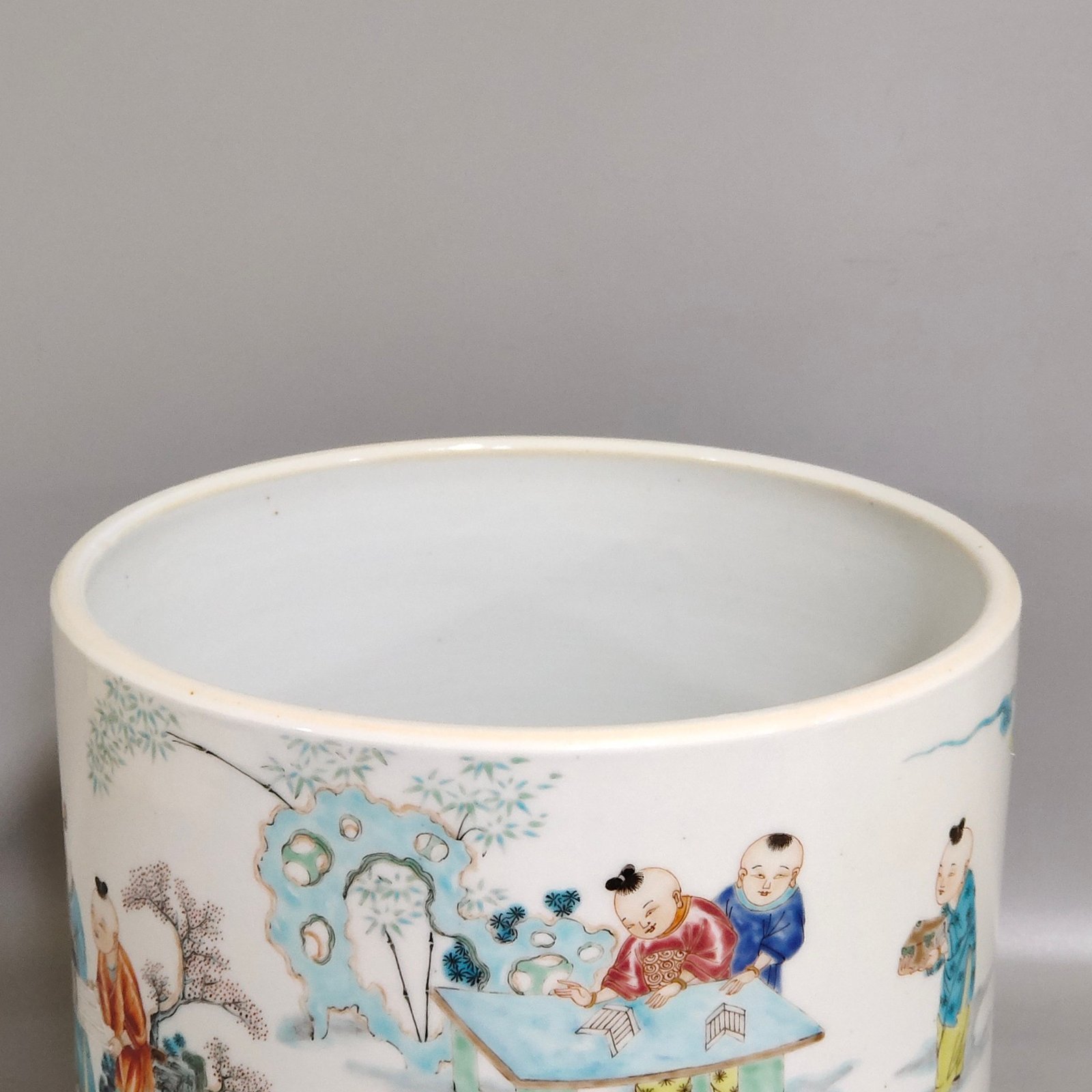 Qing Dynasty Qianlong Infant Play Painting Pen Holder