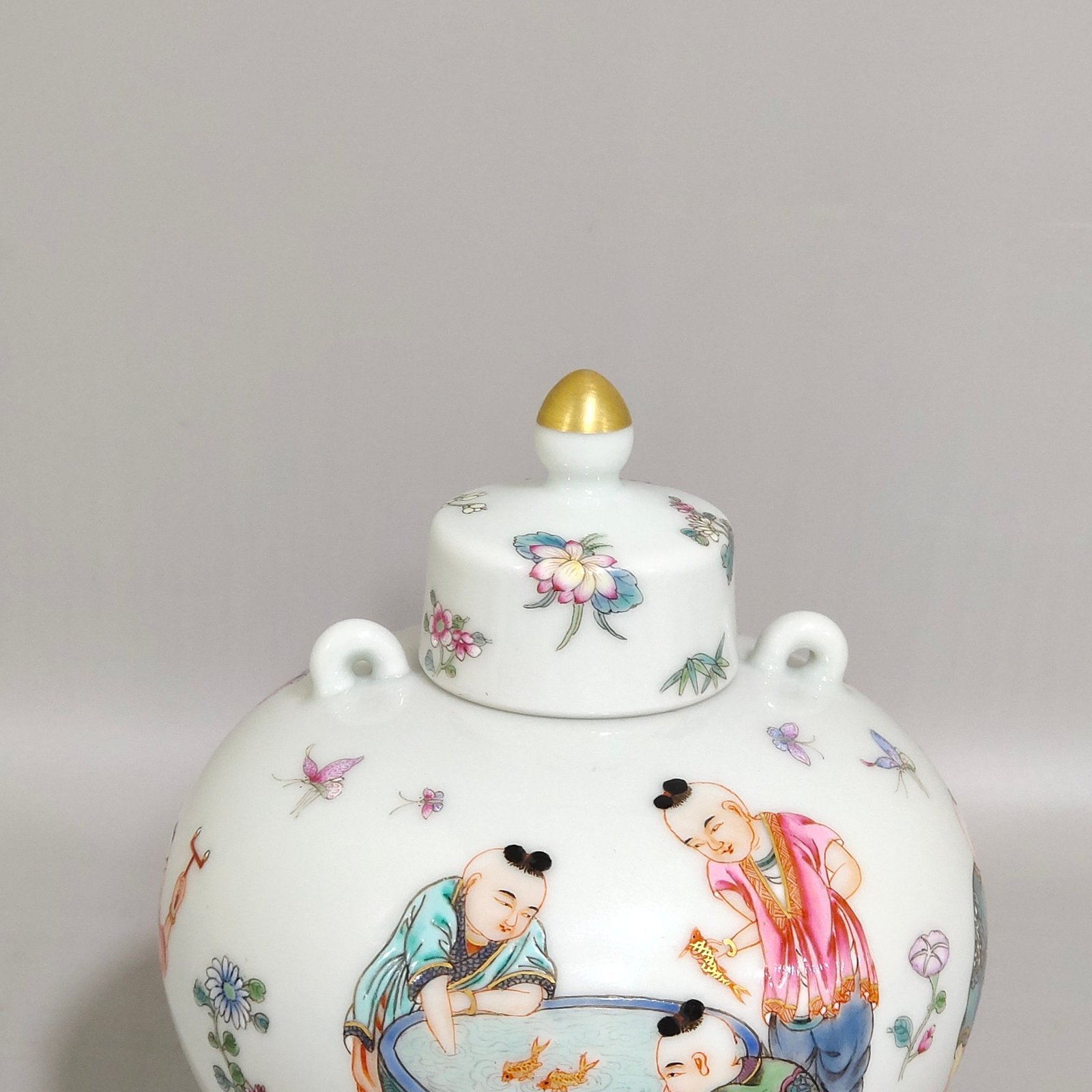 Qing Dynasty Qianlong infant play tea can