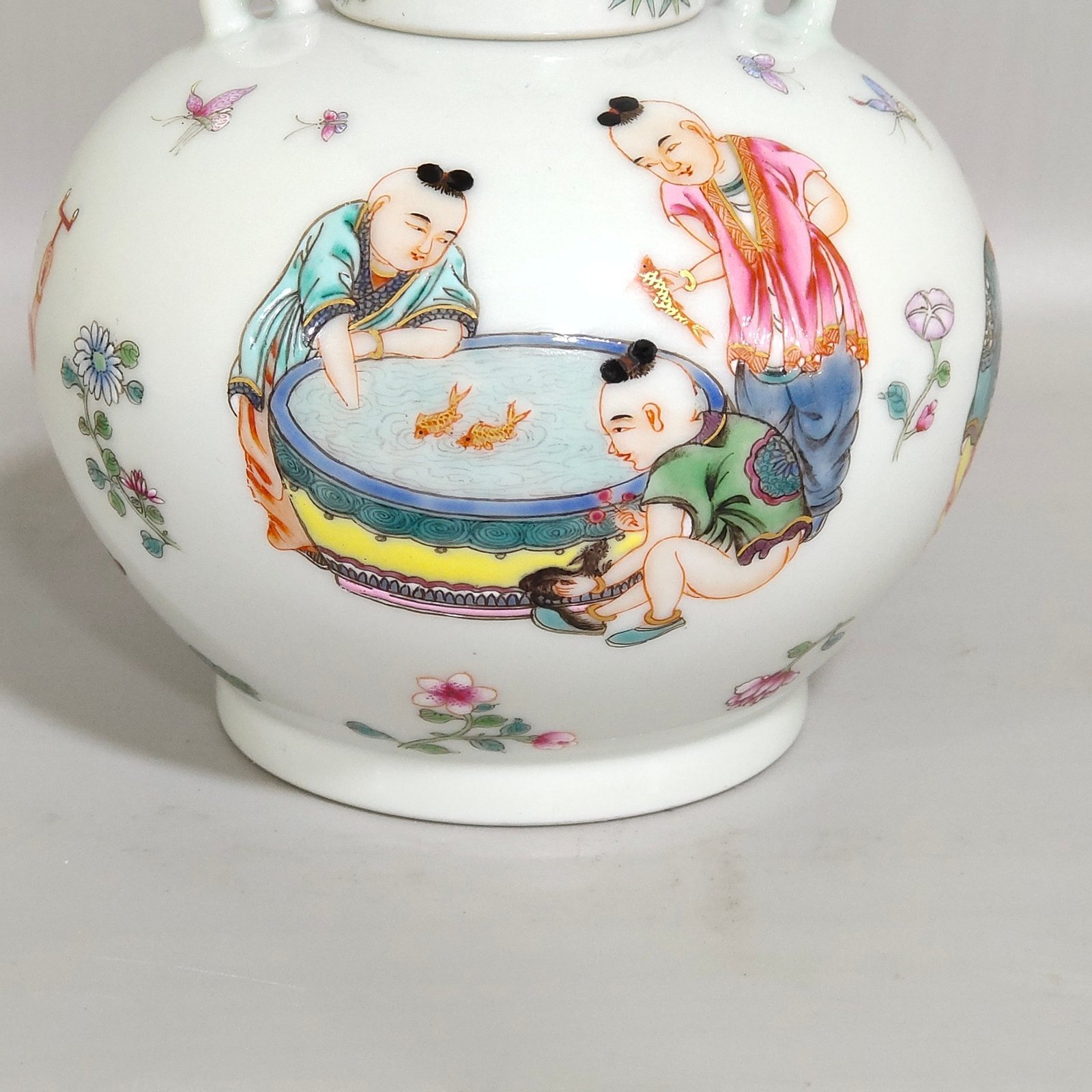 Qing Dynasty Qianlong infant play tea can