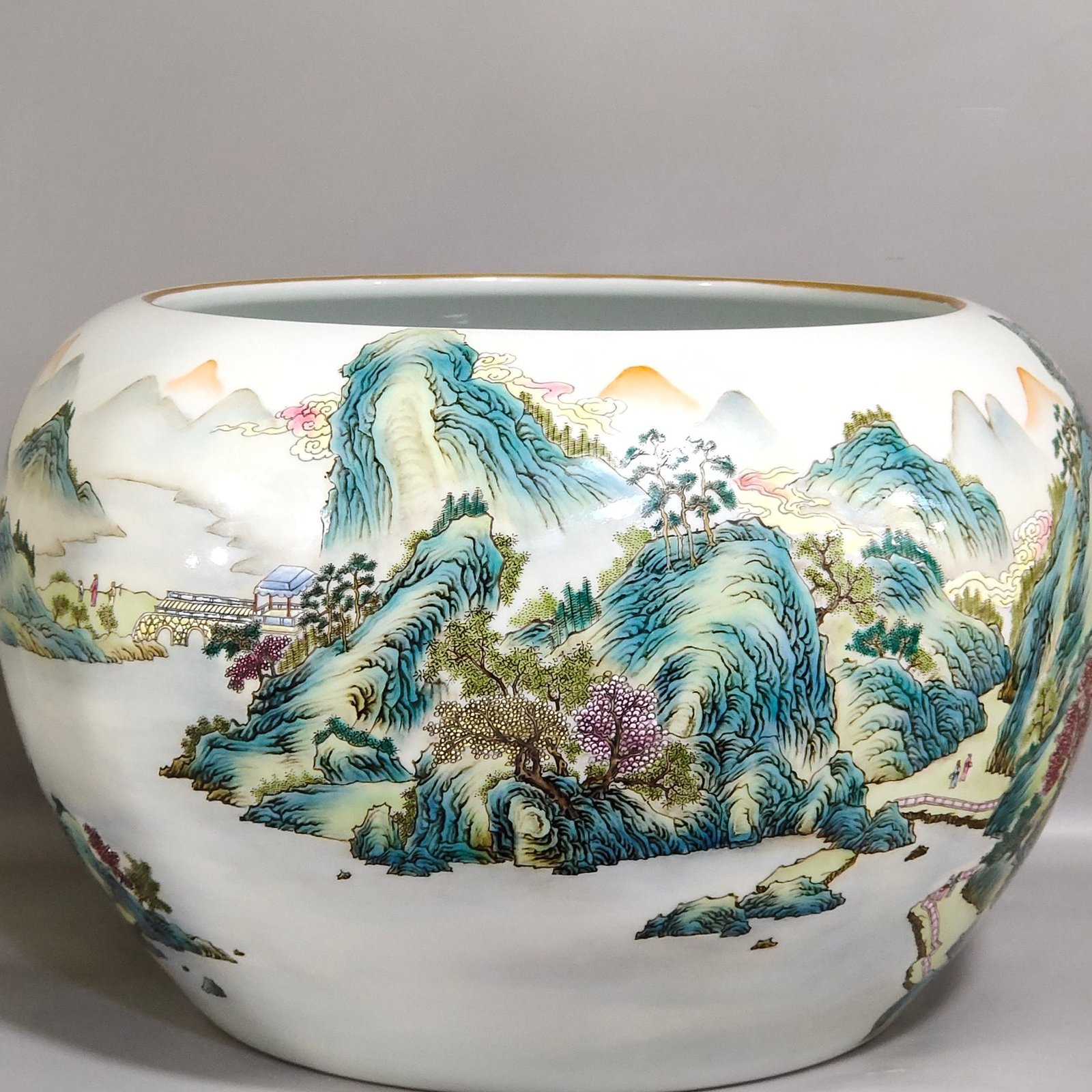 Qing Dynasty Qianlong landscape apple jar