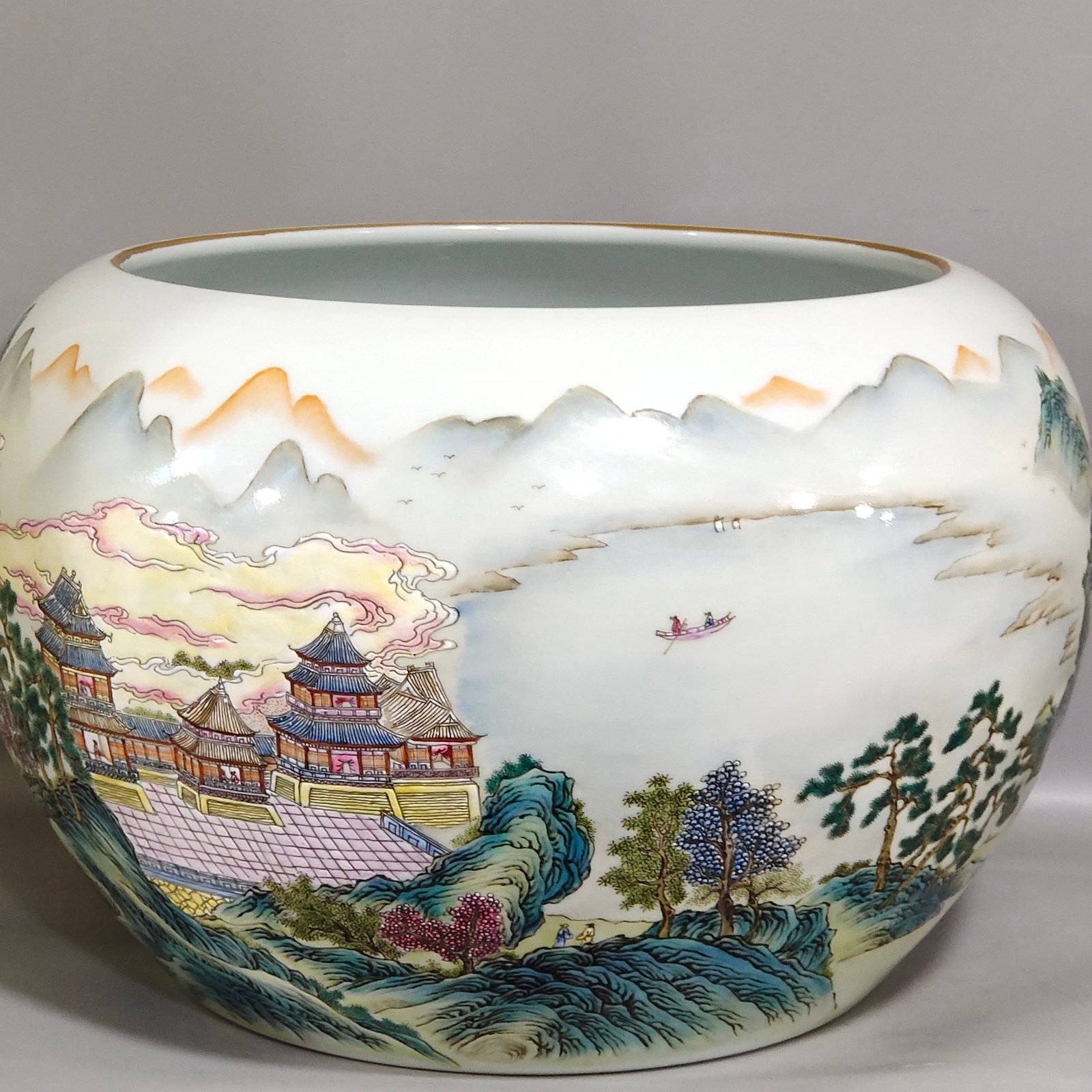 Qing Dynasty Qianlong landscape apple jar