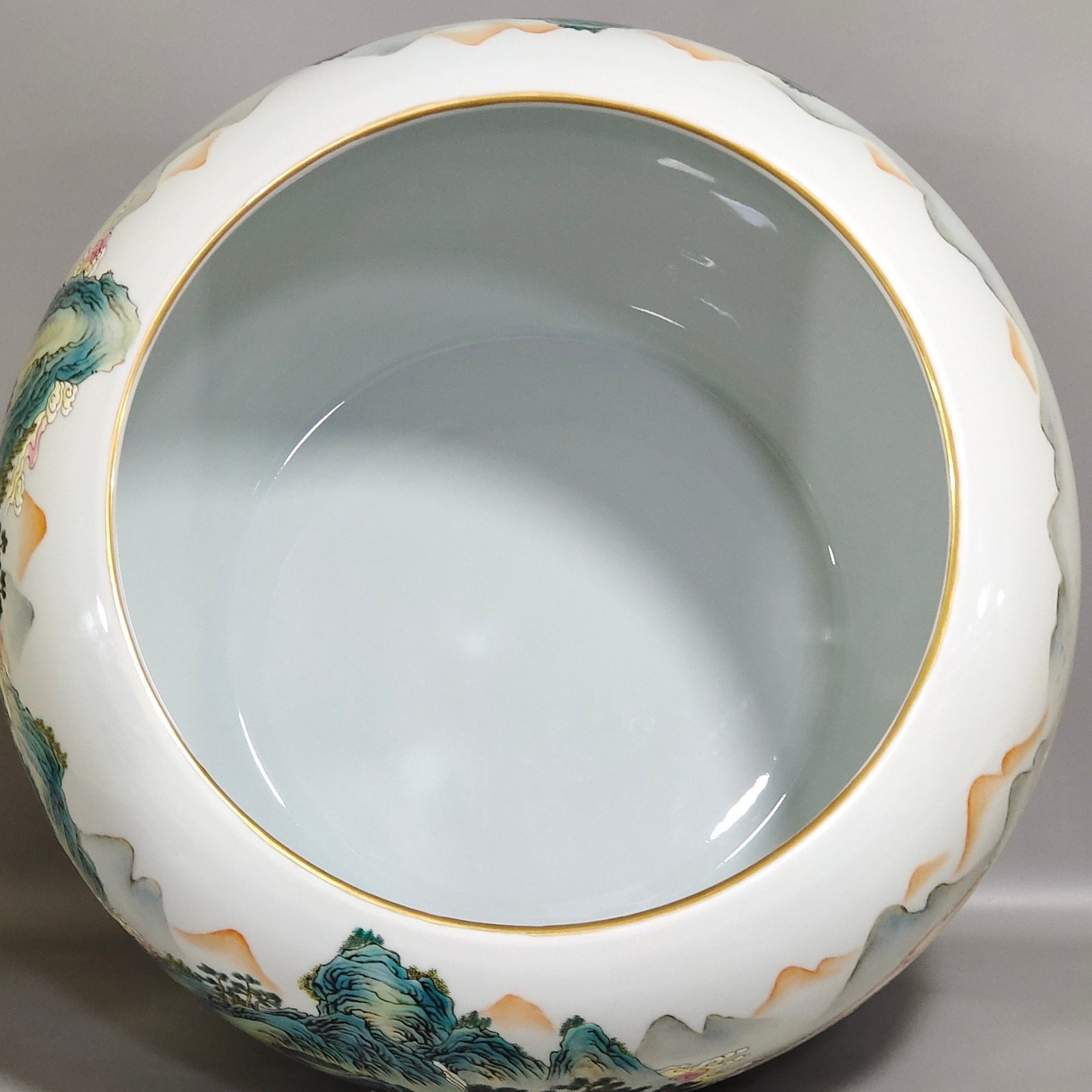 Qing Dynasty Qianlong landscape apple jar