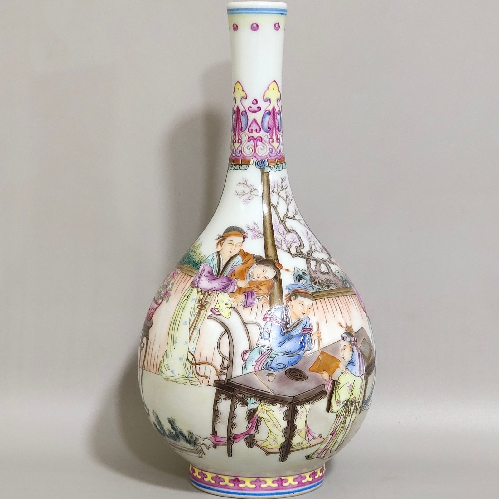 Qing Dynasty Qianlong A story vase