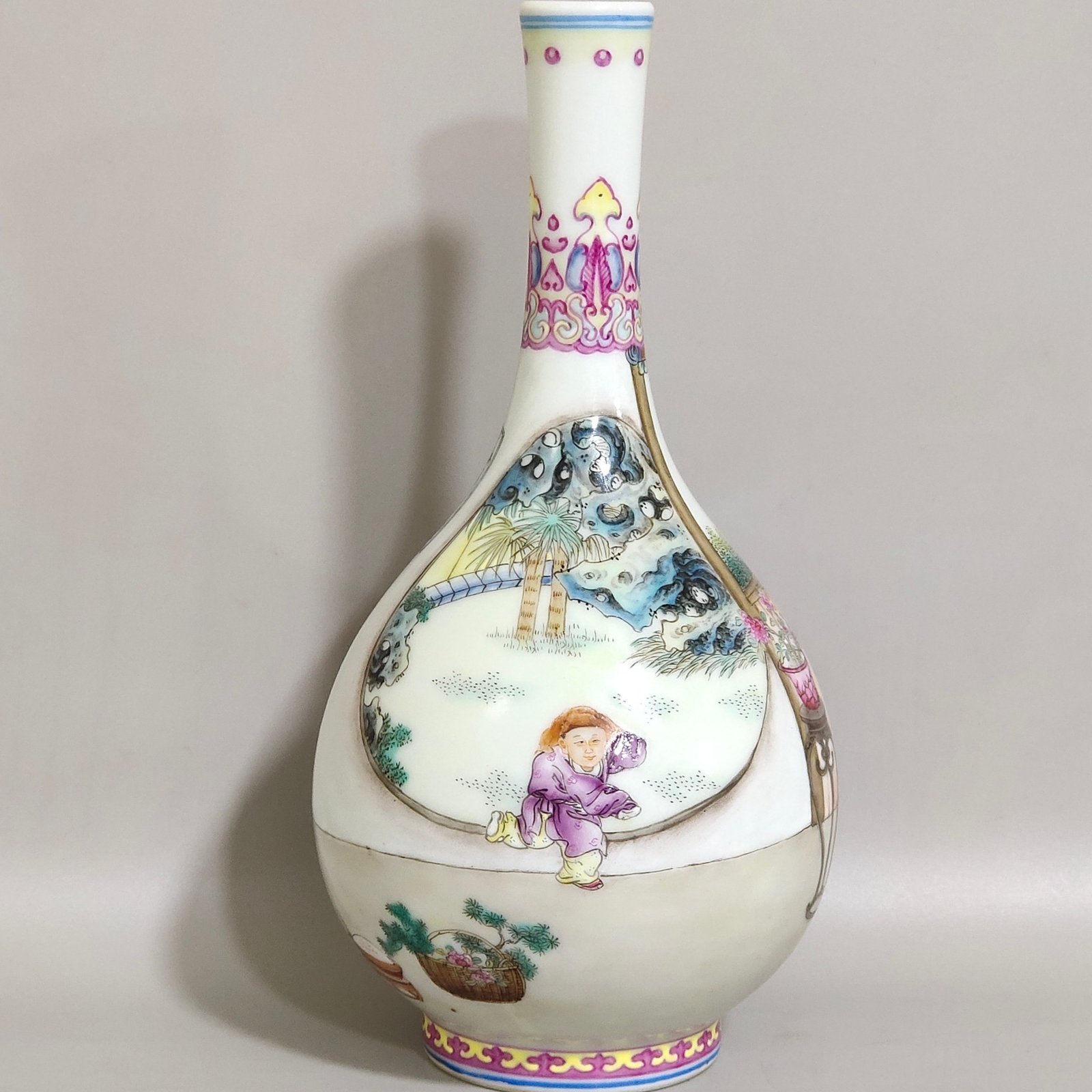 Qing Dynasty Qianlong A story vase