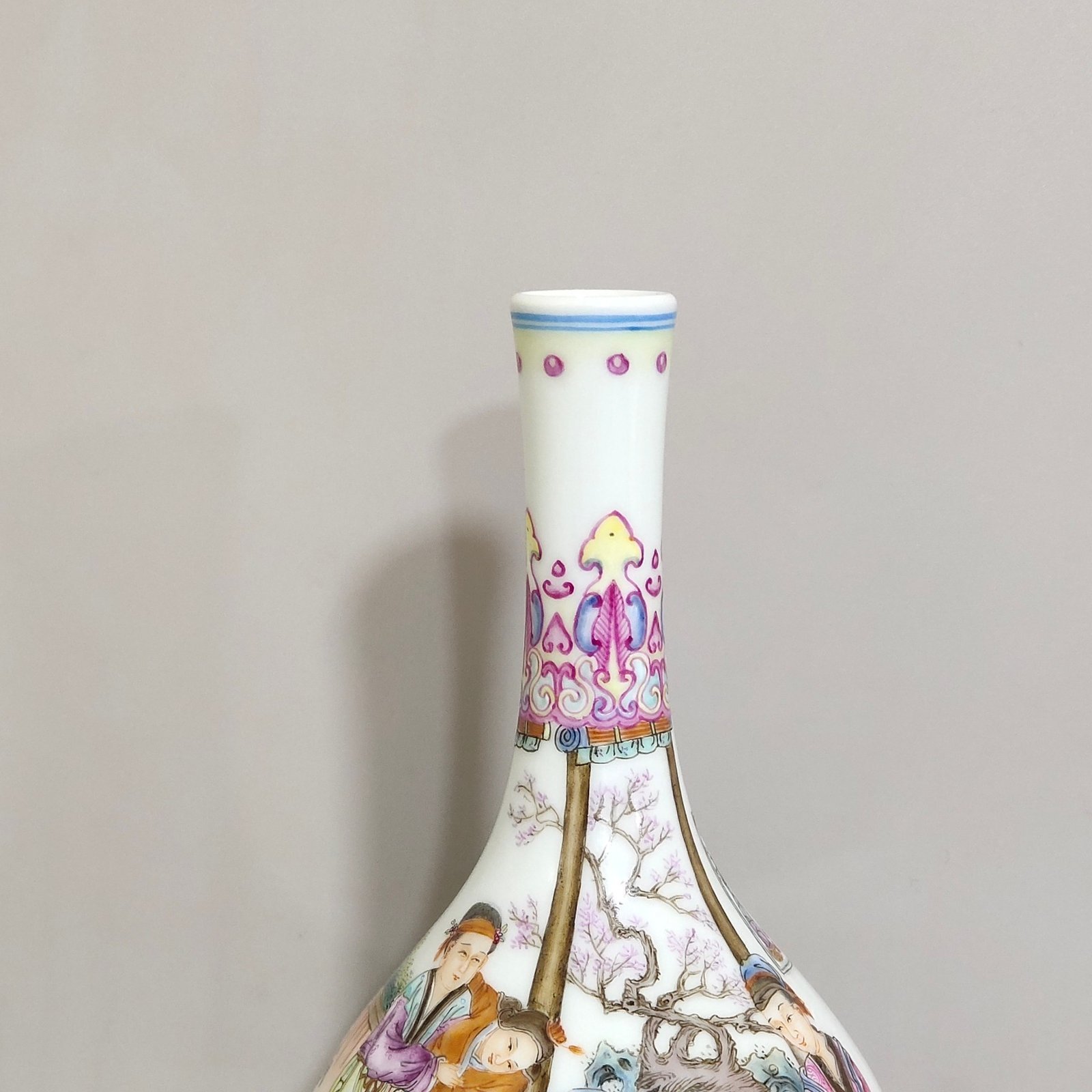 Qing Dynasty Qianlong A story vase