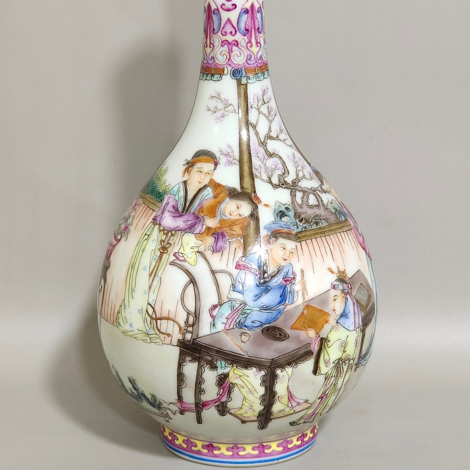 Qing Dynasty Qianlong A story vase